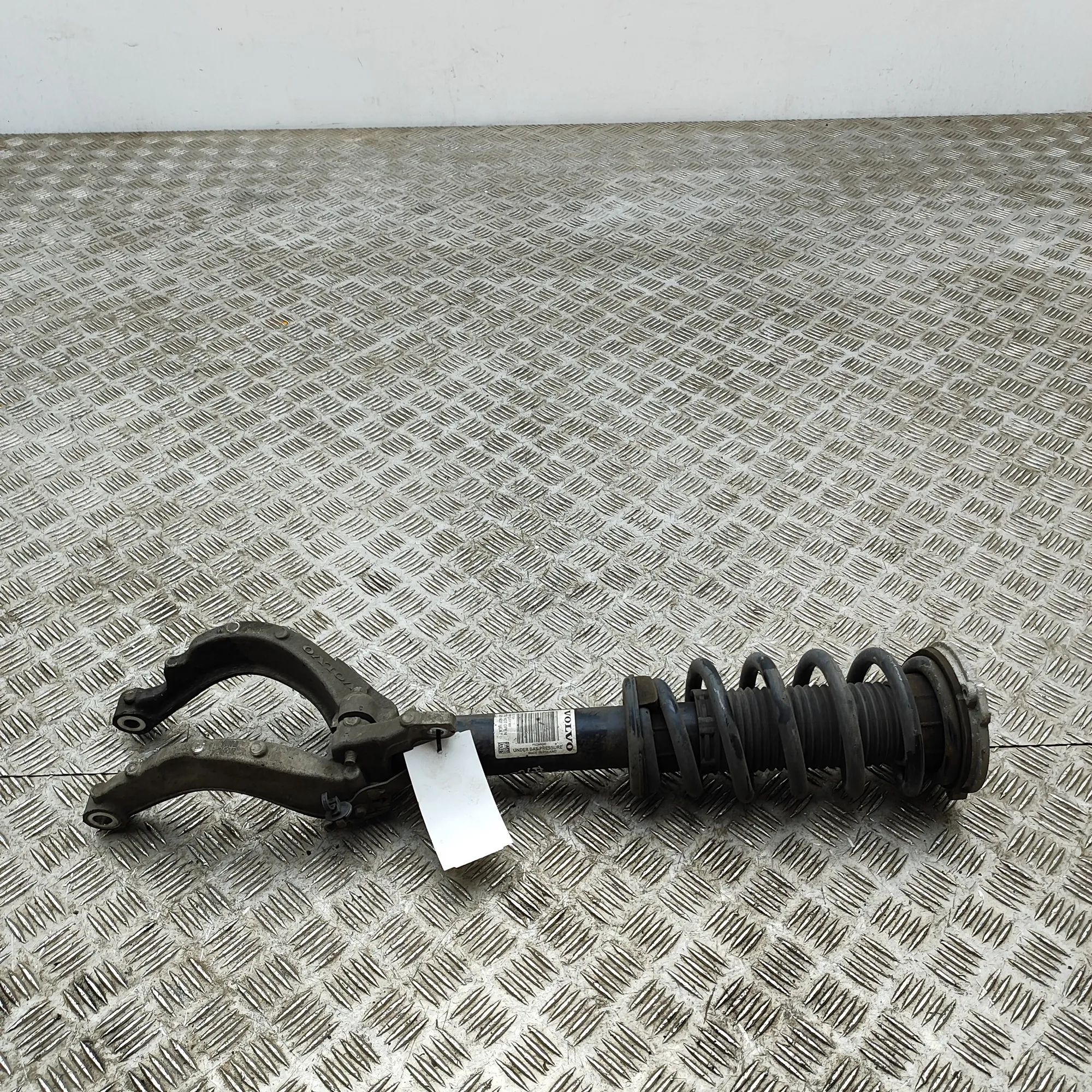 Volvo S60 Shock absorber — front right Shock absorber — front right — VOLVO V60 II / S...