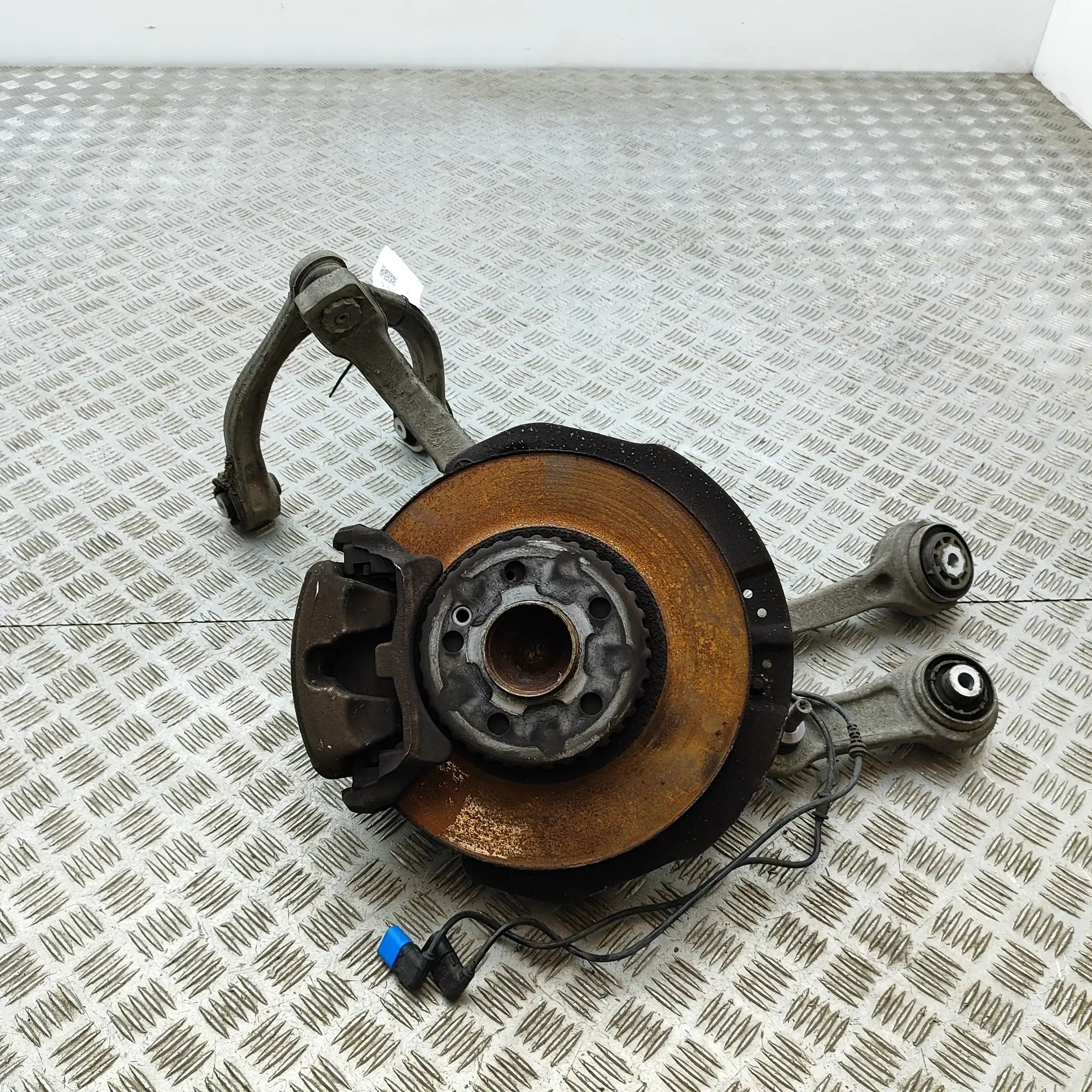 Mercedes-Benz A (W176) Front Right Wheel Hub Front Right Wheel Hub — MERCEDES BENZ C-CLASS (...