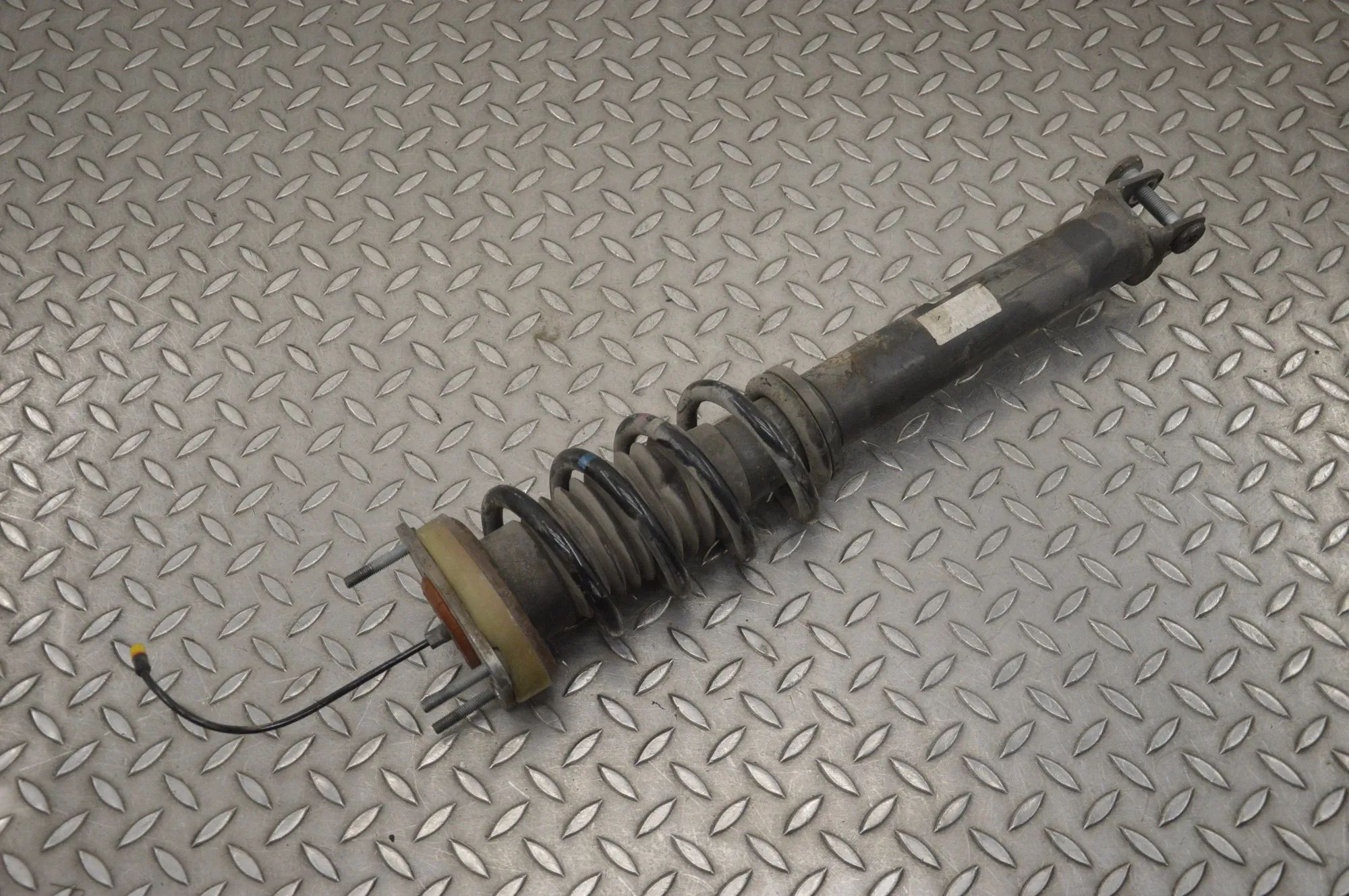Porsche 911 (991) Shock absorber — rear right Shock absorber — rear right — PORSCHE 911 (991)...
