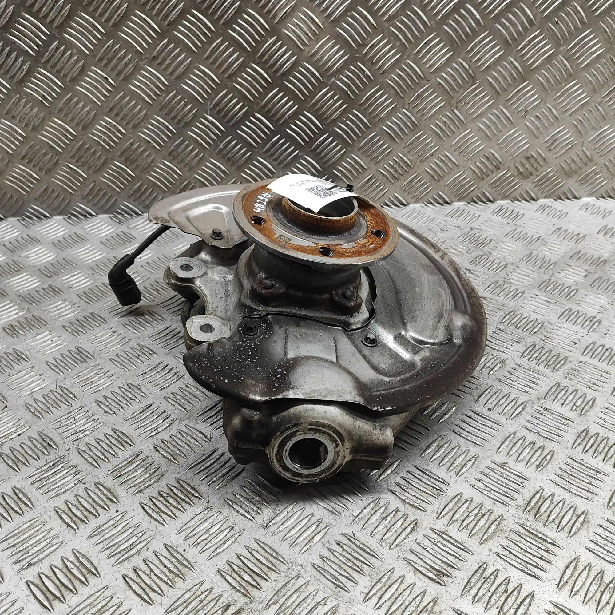 Mercedes-Benz GLE (W167) Rear Left Wheel Hub Spindle Rear Left Wheel Hub Spindle — MERCEDES BENZ GLE...