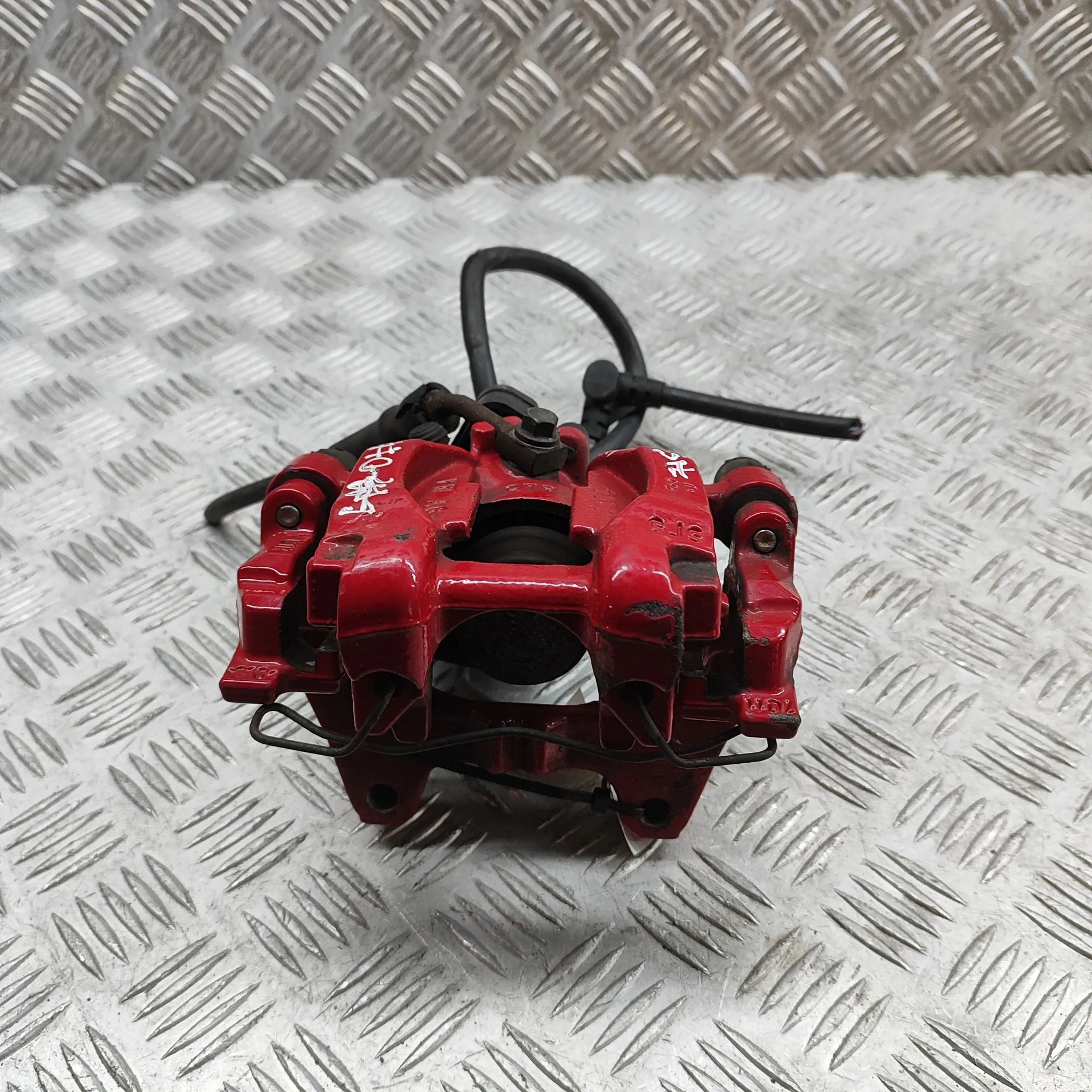 Volkswagen Golf 7 Brake caliper — rear right Brake caliper — rear right — VW GOLF (5G1, BA5,...