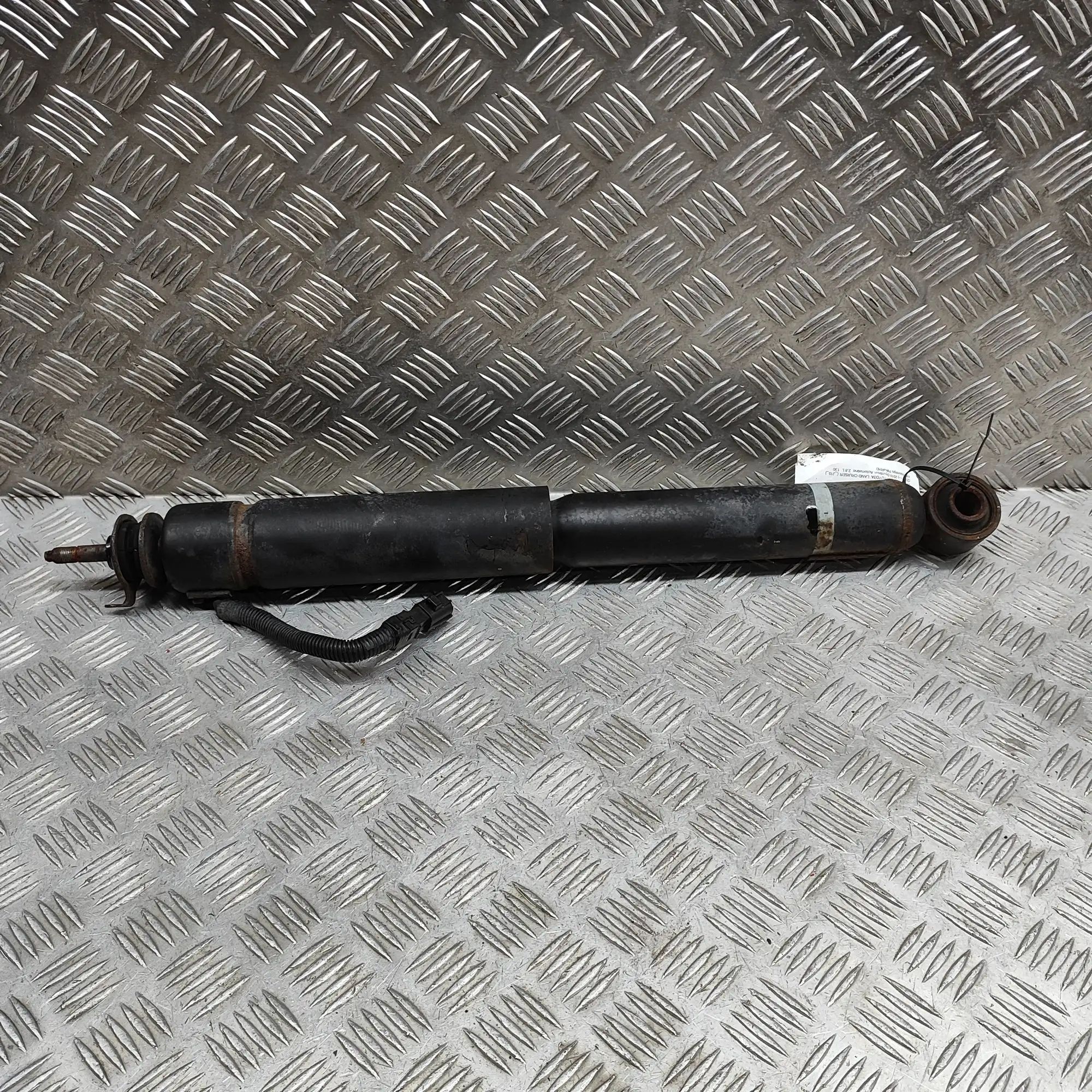 Toyota Land Cruiser 150 Shock absorber — rear right Shock absorber — rear right — TOYOTA LAND CRUIS...