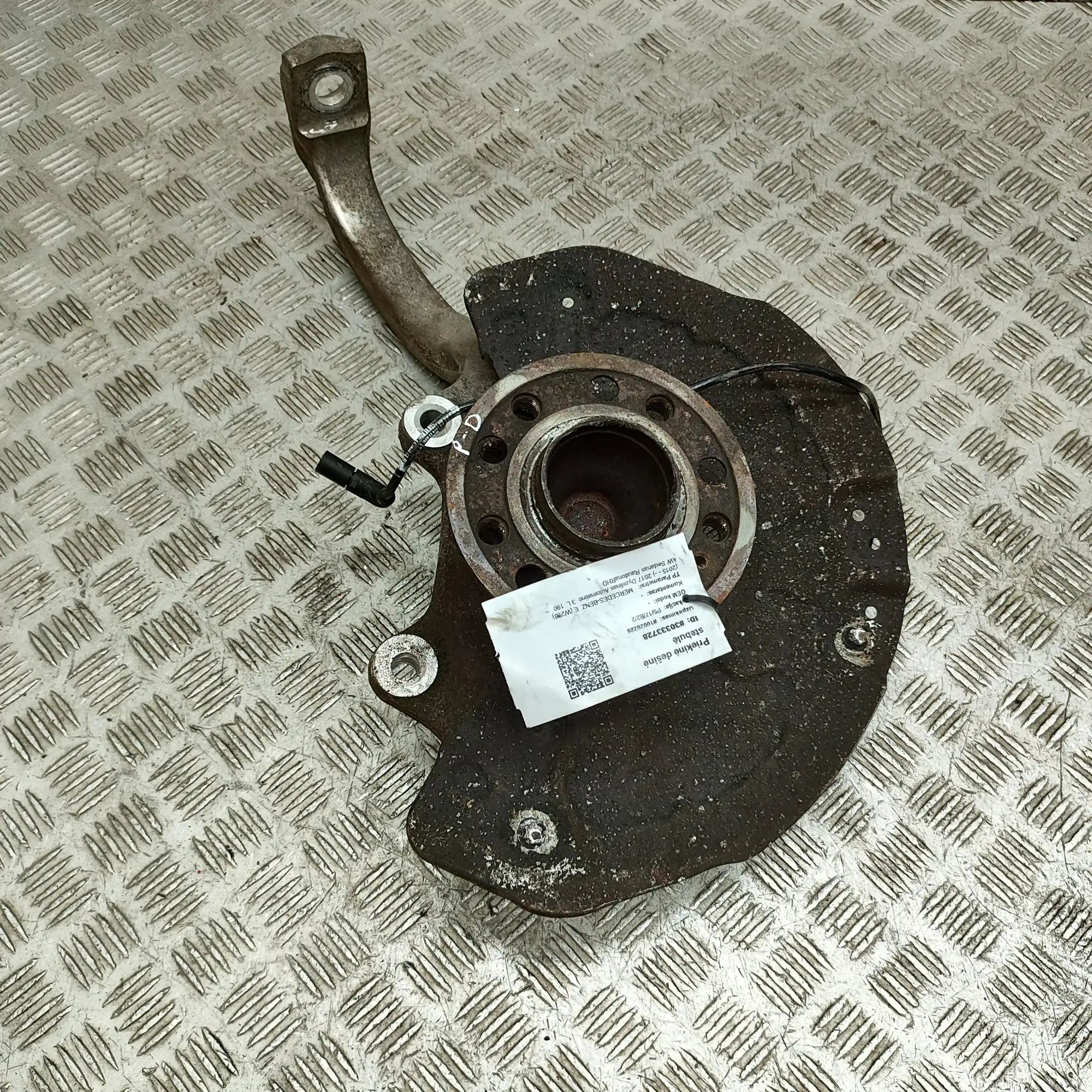 Mercedes-Benz A (W176) Front Right Wheel Hub Front Right Wheel Hub — MERCEDES BENZ E-CLASS (...
