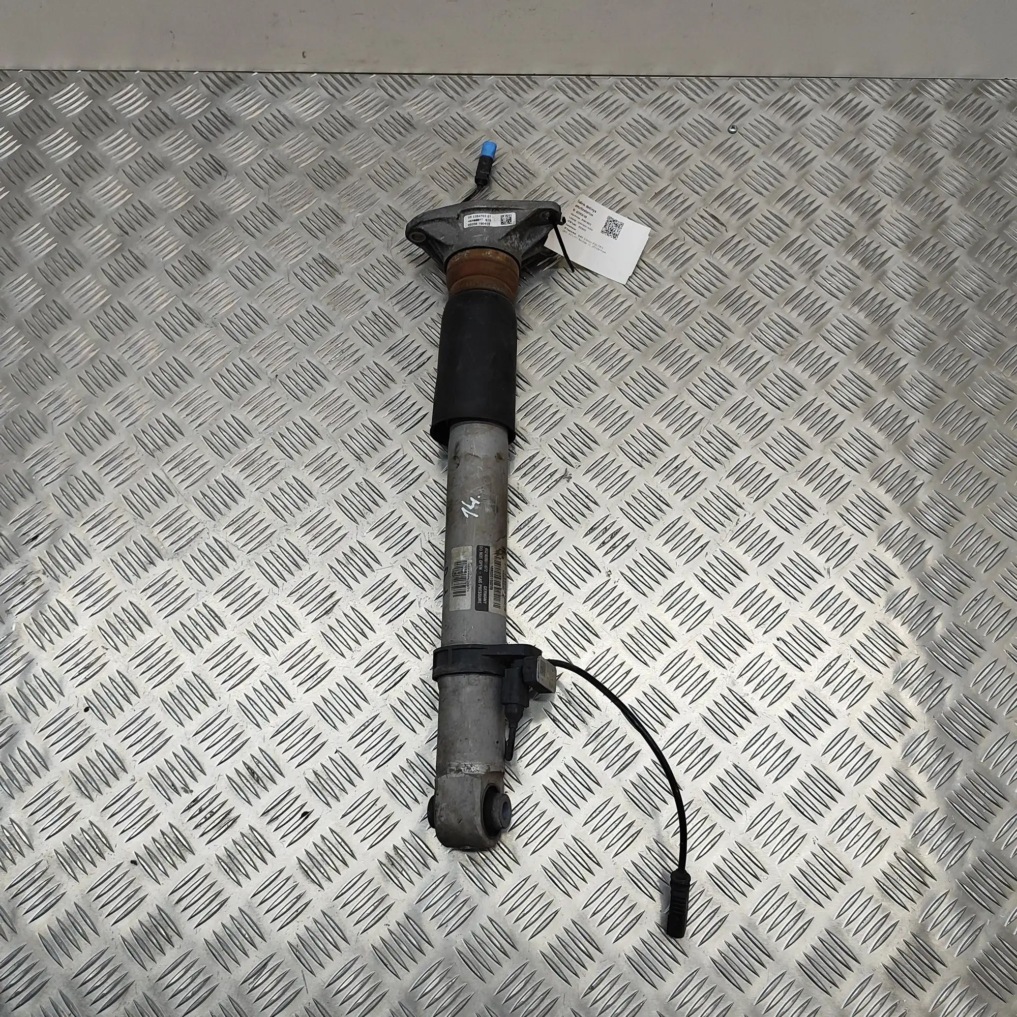 BMW 2 (F22 / F23) Shock absorber — rear right Shock absorber — rear right — BMW 2 SERIES (F22...