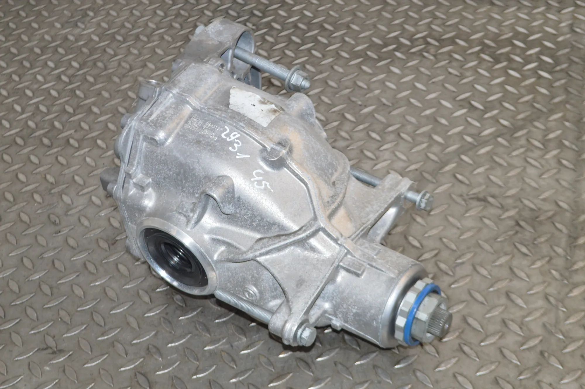 BMW X3 / iX3 (G01) takatasauspyörästö Rear differential — BMW X3 (G01) (2017-PRESENT)...