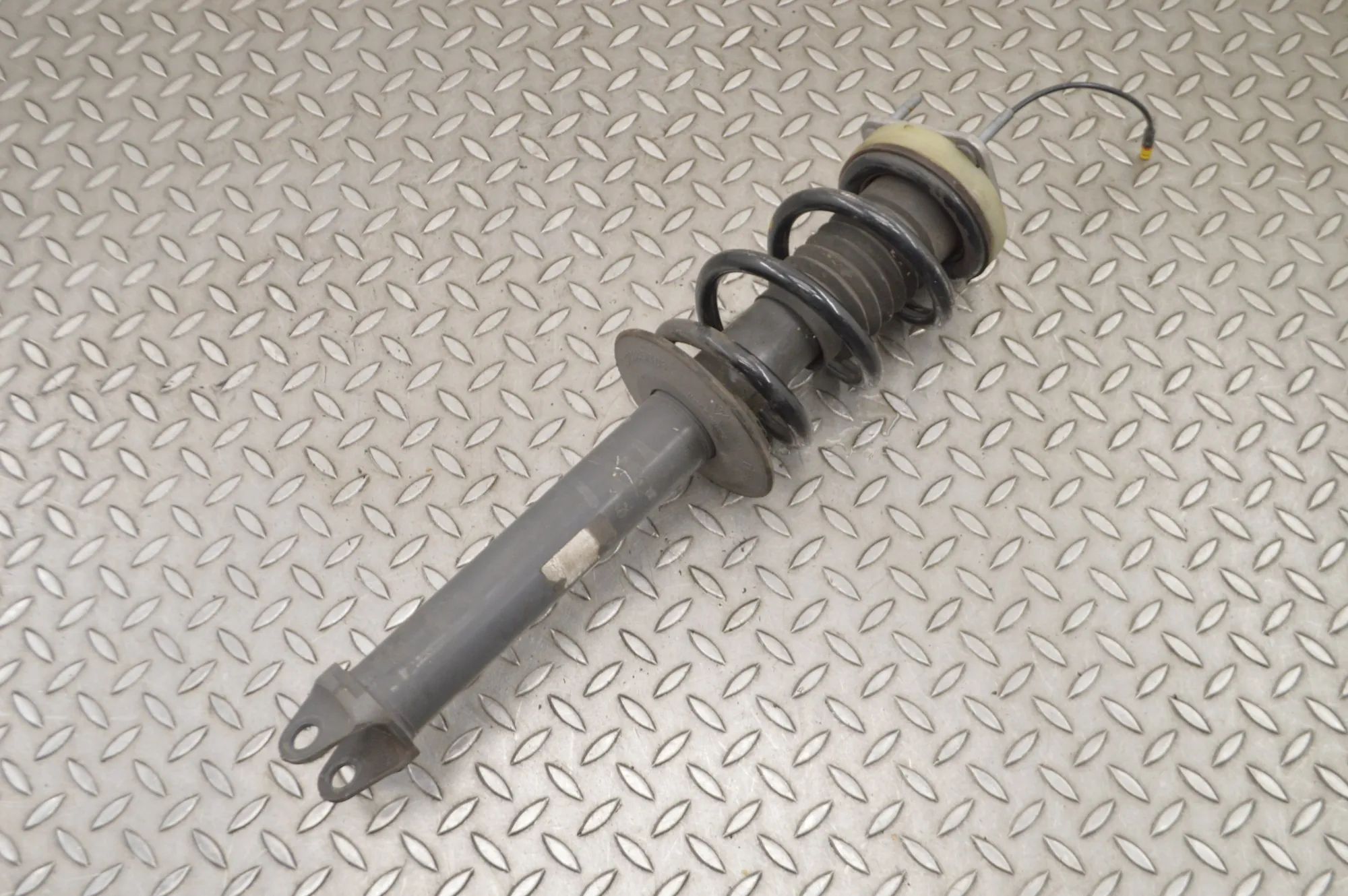 Porsche 911 (997) Shock absorber — rear right Shock absorber — rear right — PORSCHE 911 (997)...