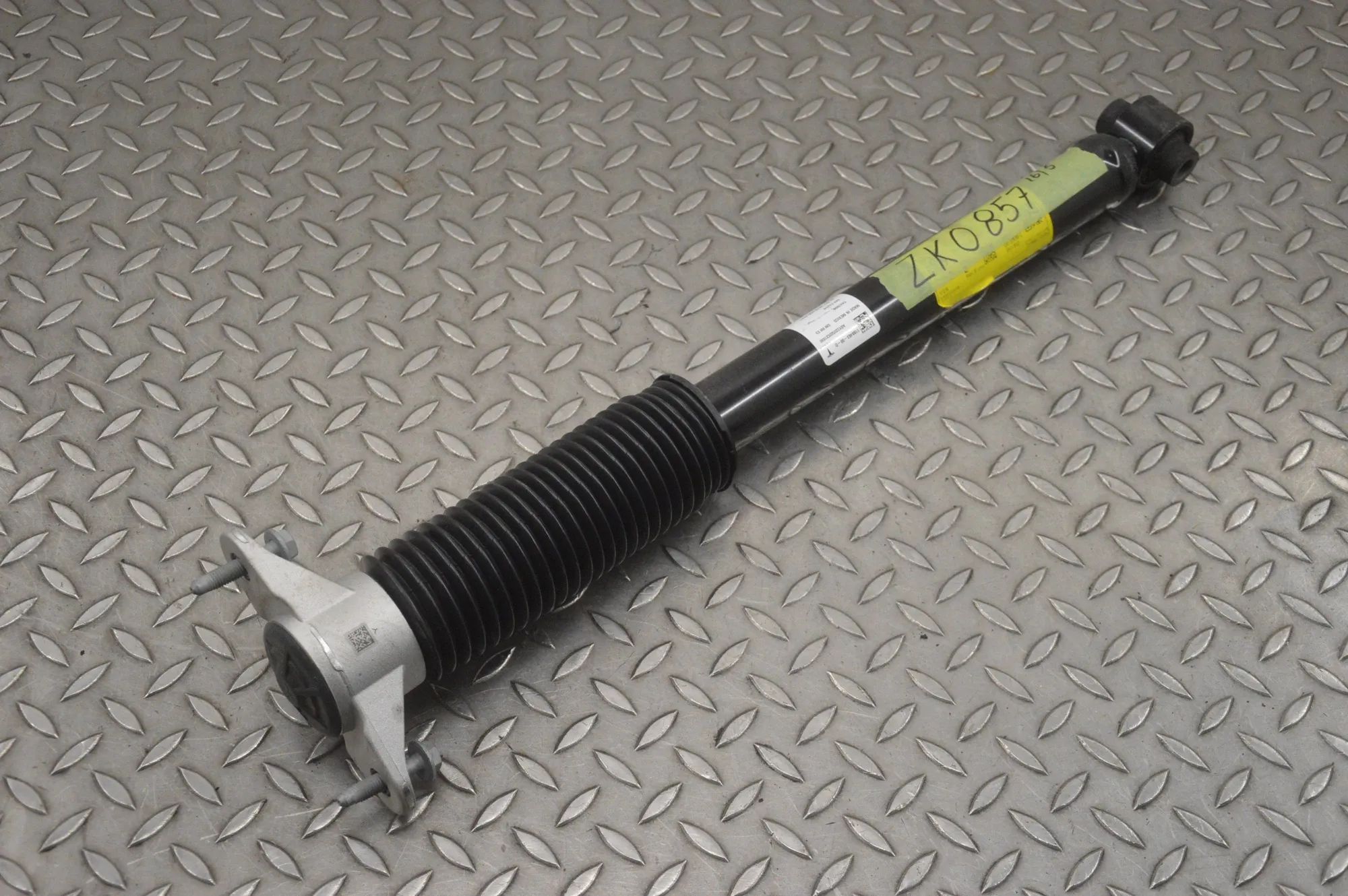 Tesla Model 3 Shock absorber — rear right Shock absorber — rear right — TESLA MODEL Y (5Y...