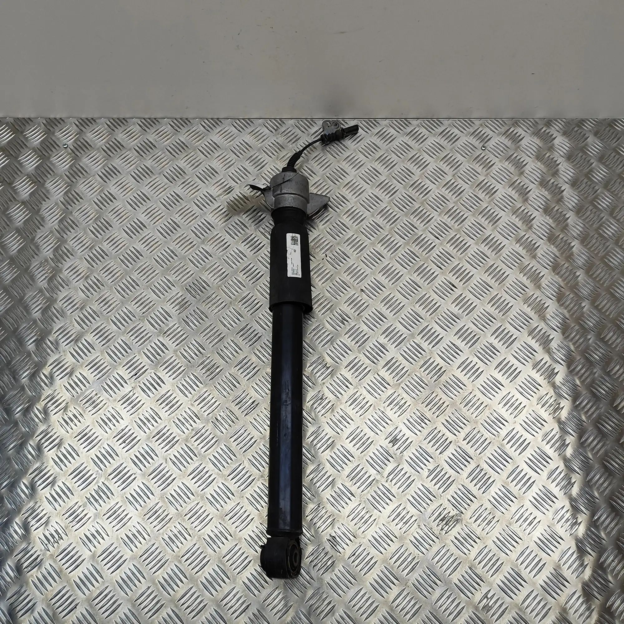 Porsche Macan Rear Left Shock Absorber Rear Left Shock Absorber — PORSCHE MACAN (95B) ...