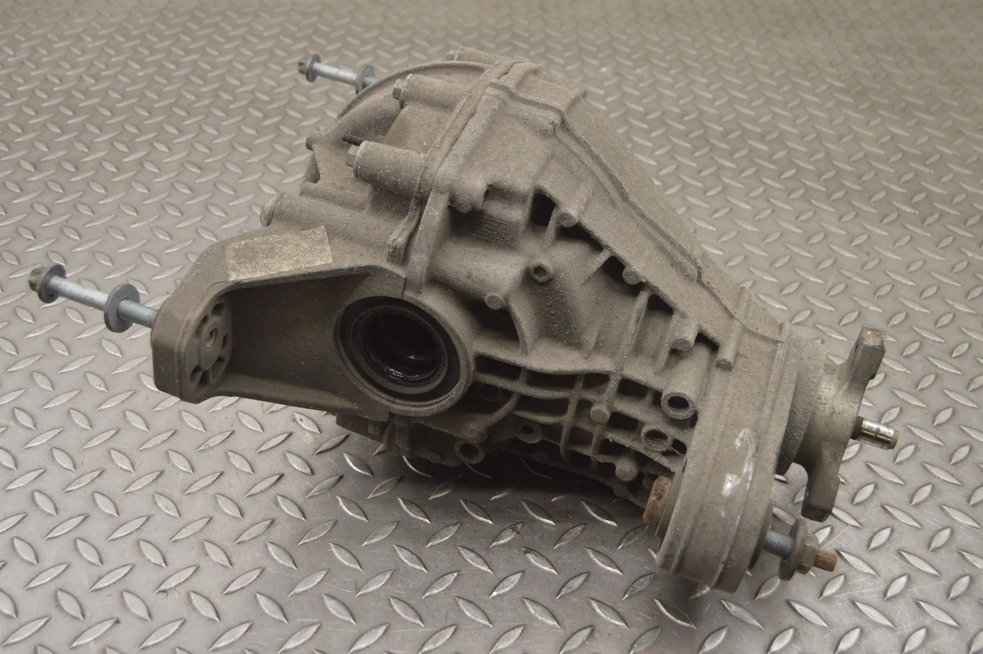 Alfa-Romeo Giulia (952) rear differential Rear differential — ALFA ROMEO GIULIA (952_) (2...