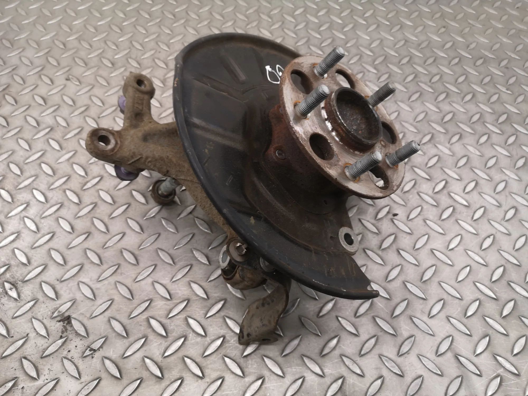 Lexus ES Rear Right Wheel Hub Rear Right Wheel Hub — LEXUS ES (XZ10) (2019-20...