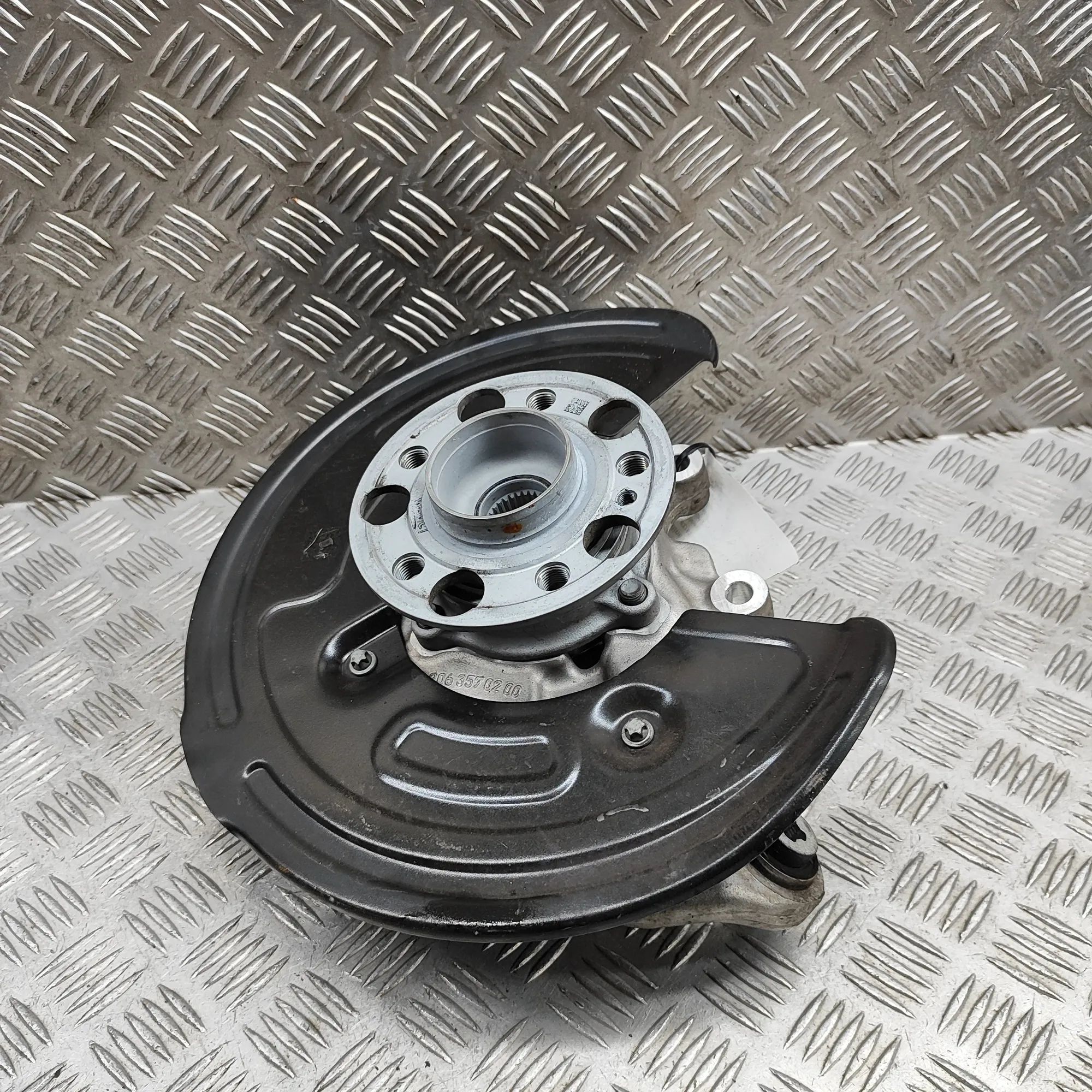 Mercedes-Benz A (W177) Rear Right Wheel Hub Rear Right Wheel Hub — MERCEDES BENZ C-CLASS (W...