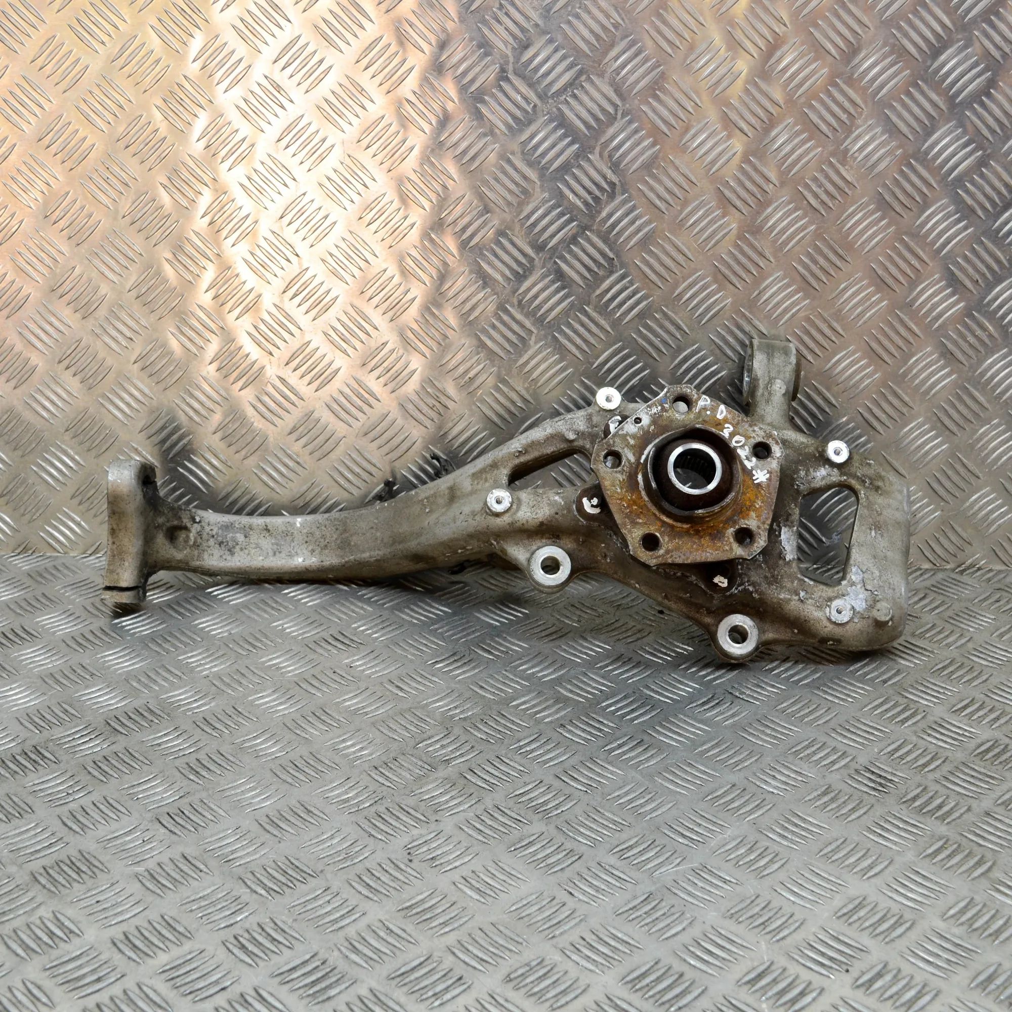 Audi Q7 (4M) Front Right Wheel Hub Front Right Wheel Hub — AUDI Q7 (4M) (2015-PRES...