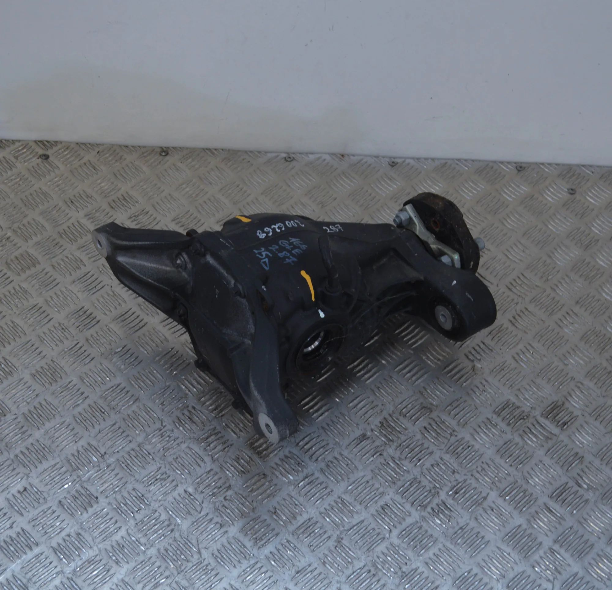 Mercedes-Benz ML / GLE (W166) rear differential Rear differential — MERCEDES BENZ GLE (W166) (2...