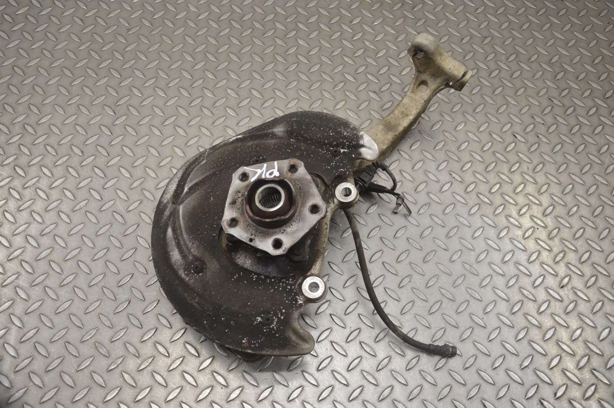 Audi Q5 (FY) Front Left Wheel Hub Front Left Wheel Hub — AUDI Q5 (FYB, FYG, FYT) ...