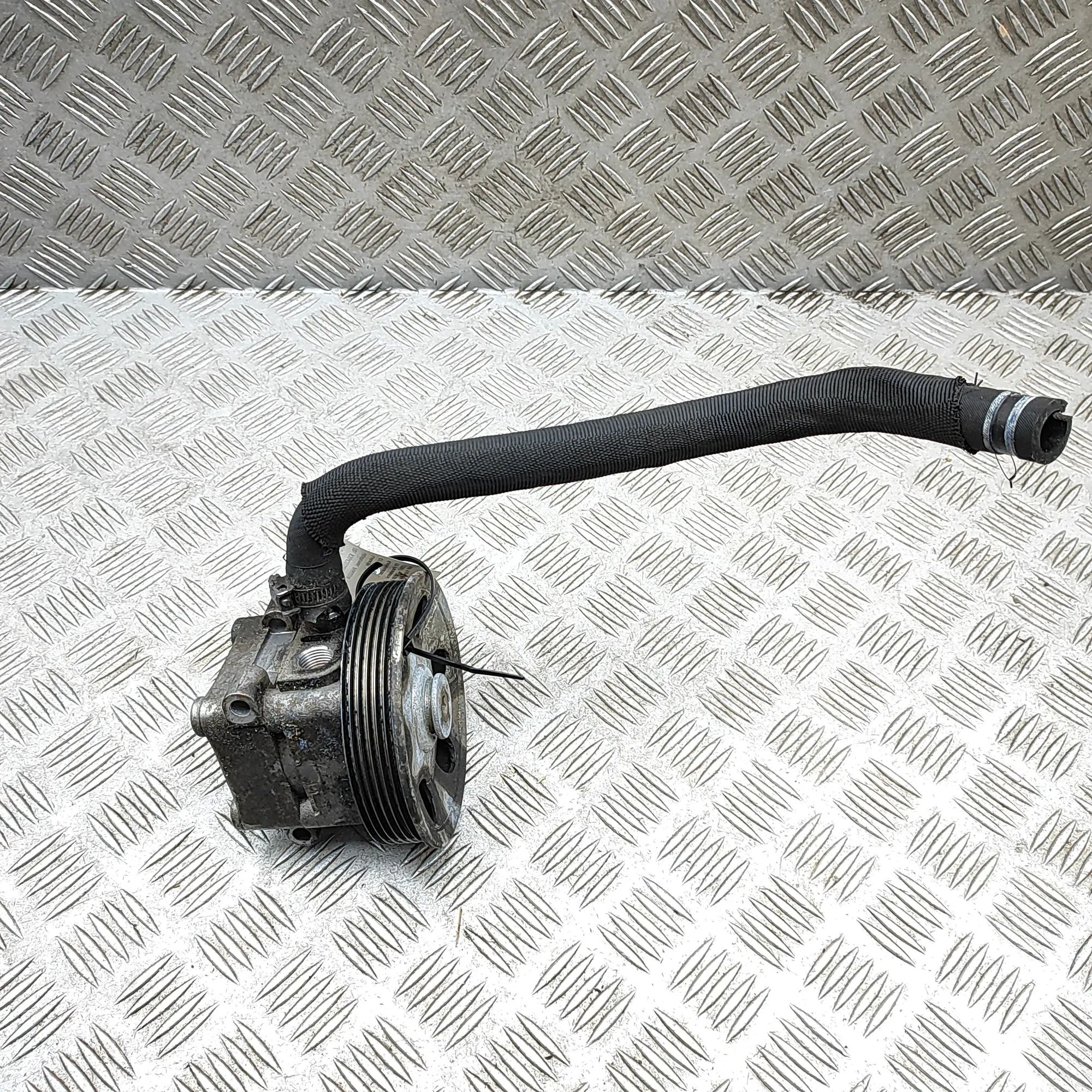Maserati GranTurismo / GranCabrio Power-steering pump Power-steering pump — MASERATI GRAN TURISMO I (...