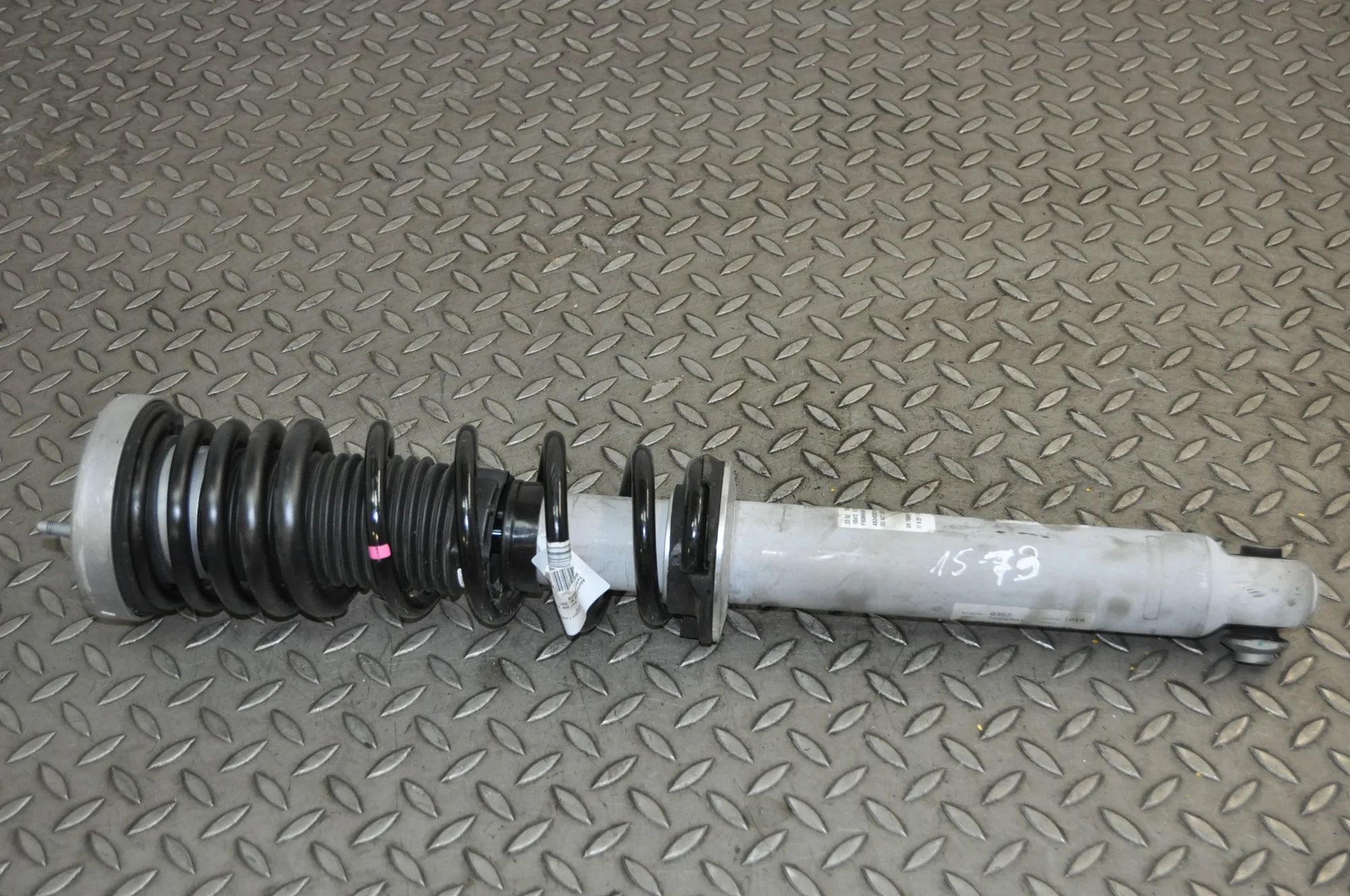 BMW 5 (G30 / G31) Shock absorber — rear right Shock absorber — rear right — BMW 5 SERIES (G30...