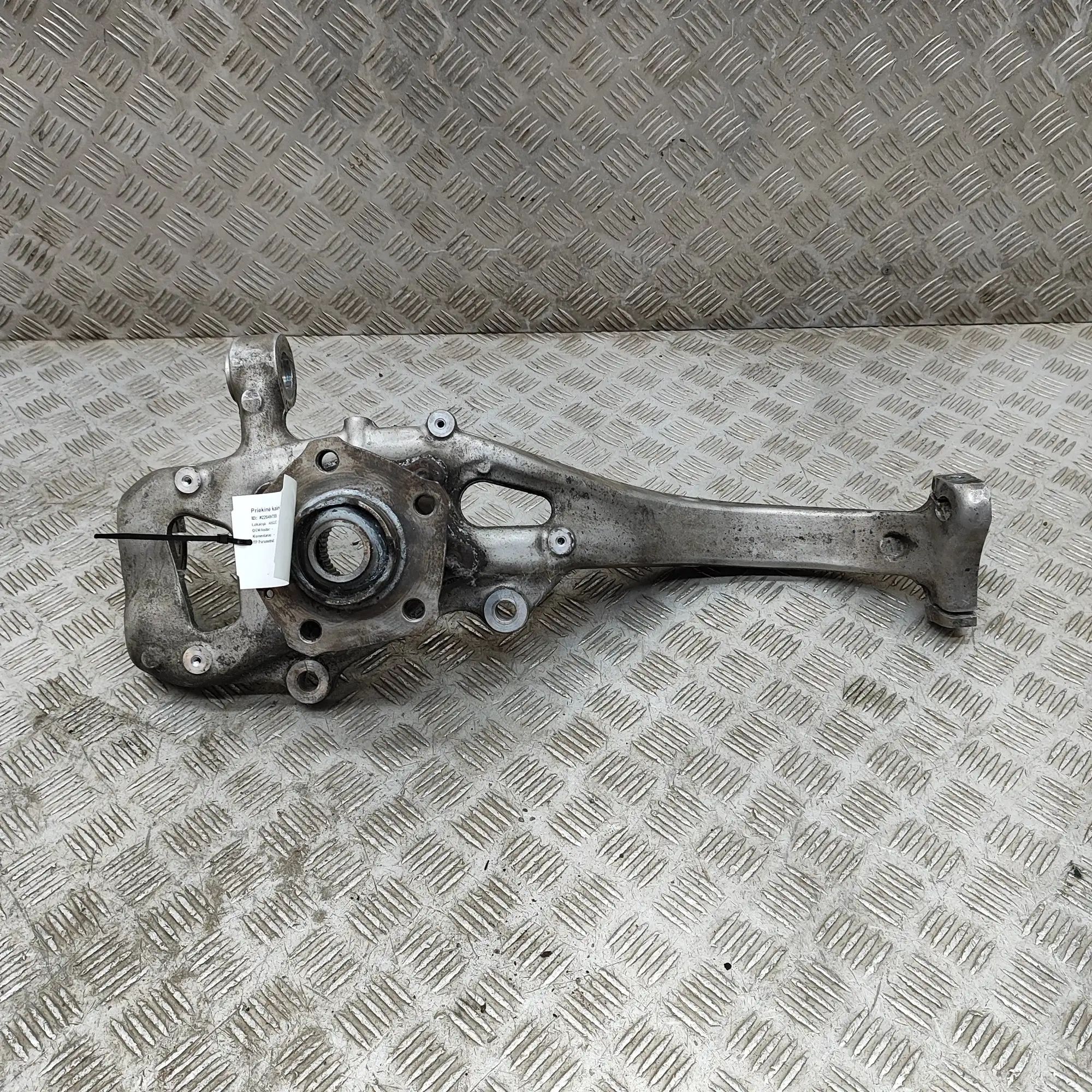 Audi Q7 (4L) Front Left Wheel Hub Front Left Wheel Hub — AUDI Q7 (4M) (2015-PRESE...