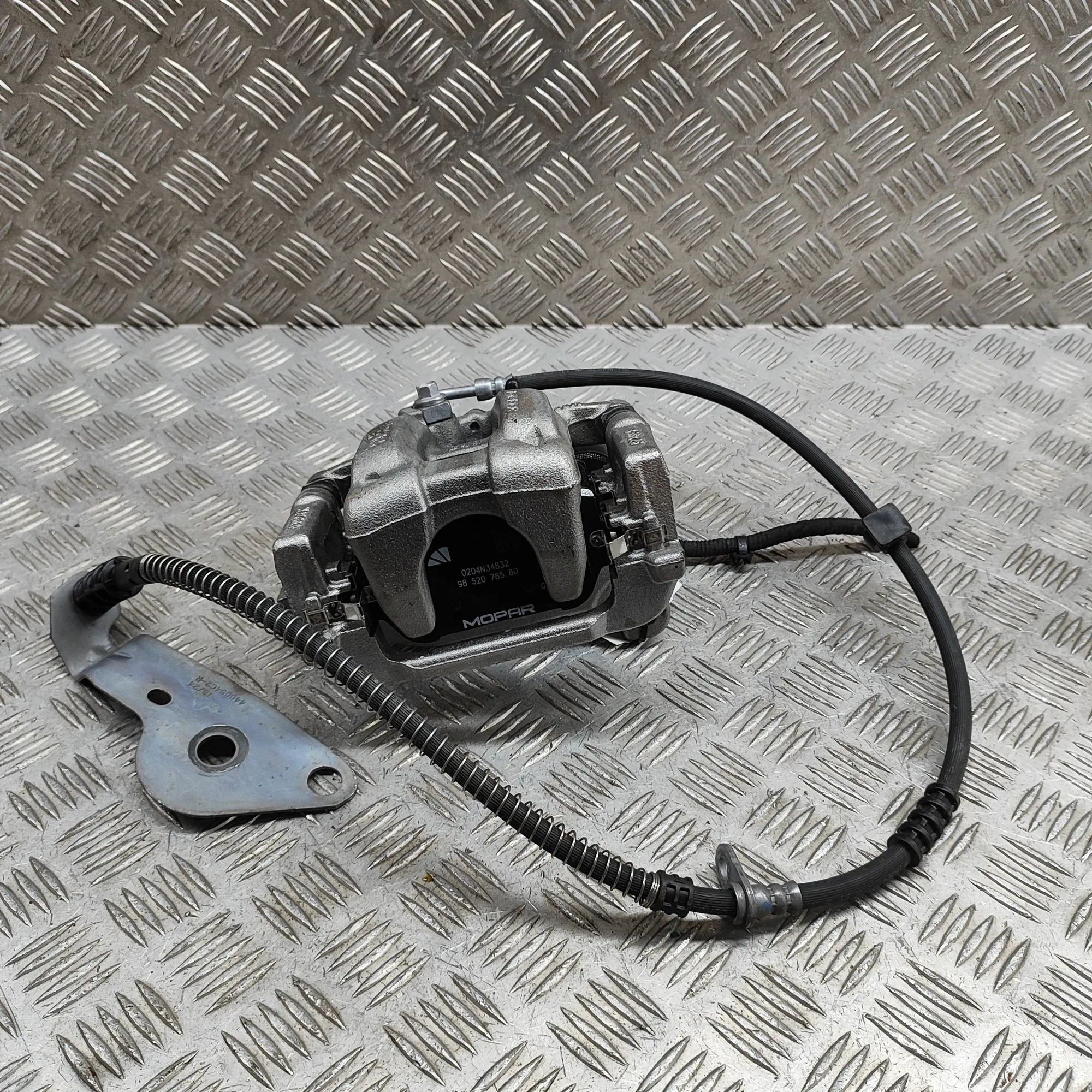 Peugeot 3008 Brake caliper — rear right Brake caliper — rear right — PEUGEOT 3008 (III ...