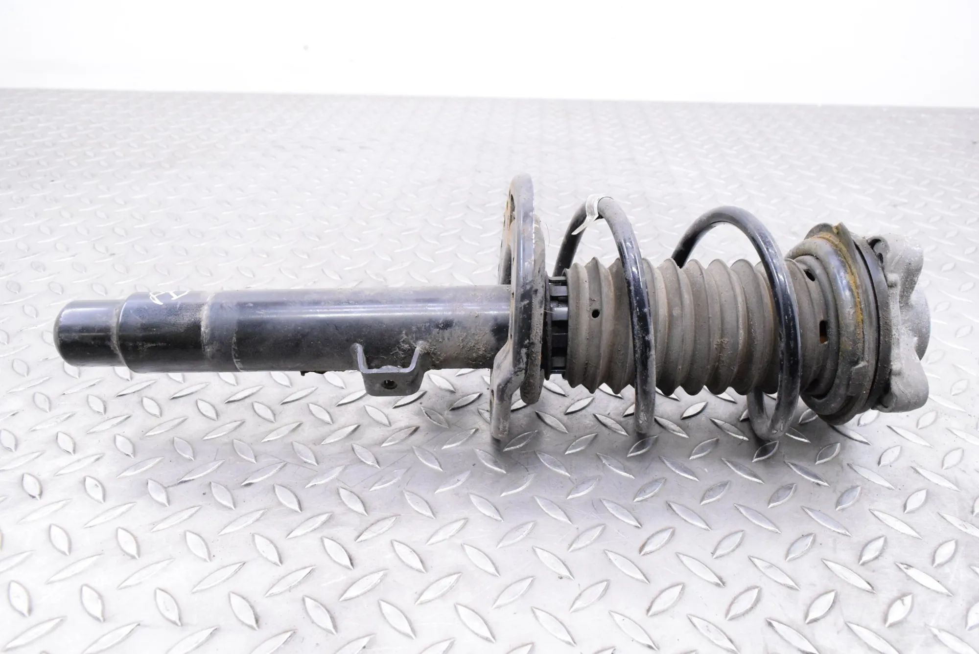 BMW 3 (G20 / G21) Shock absorber — front right Shock absorber — front right — BMW 3 SERIES (G2...