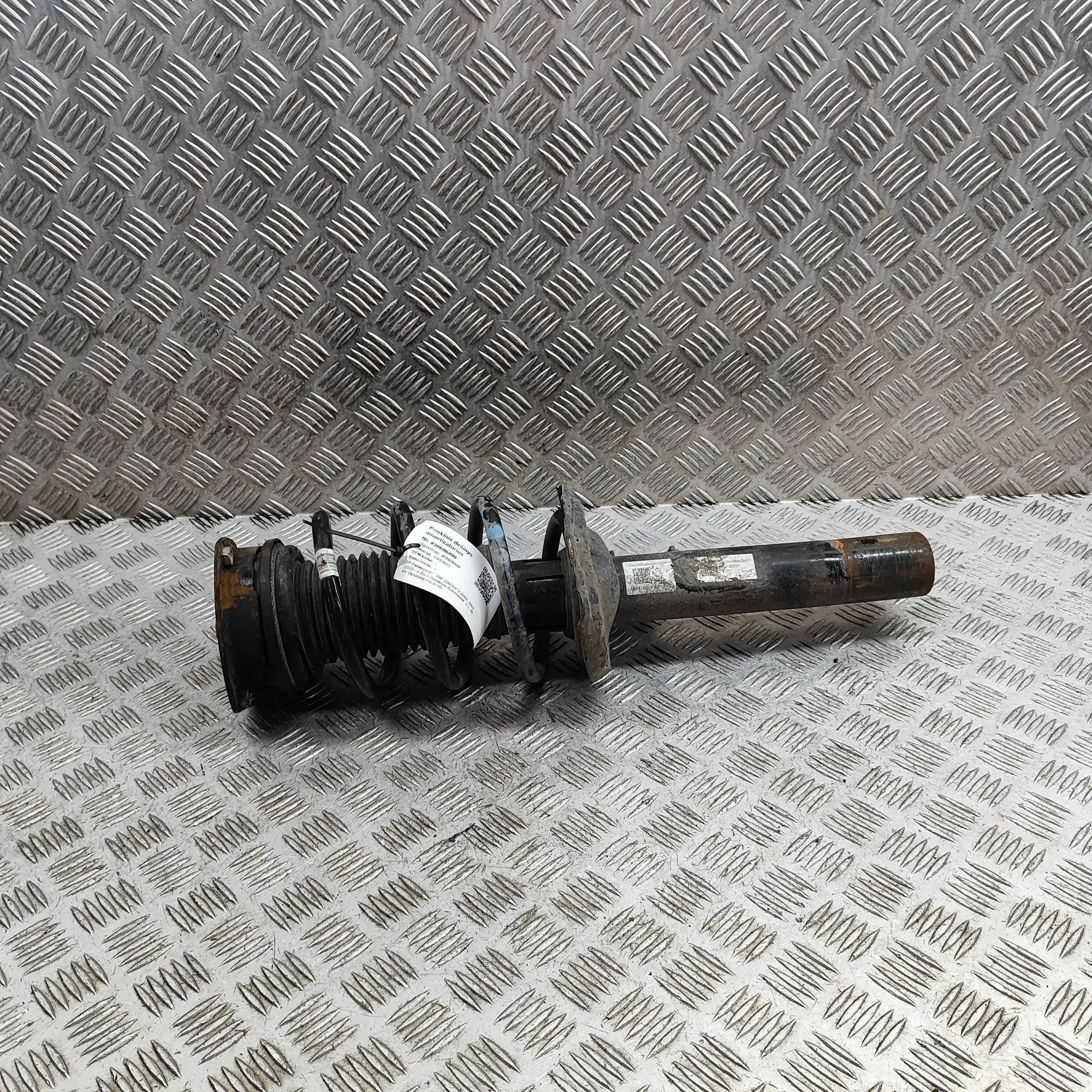 Volkswagen Caddy V Shock absorber — front right