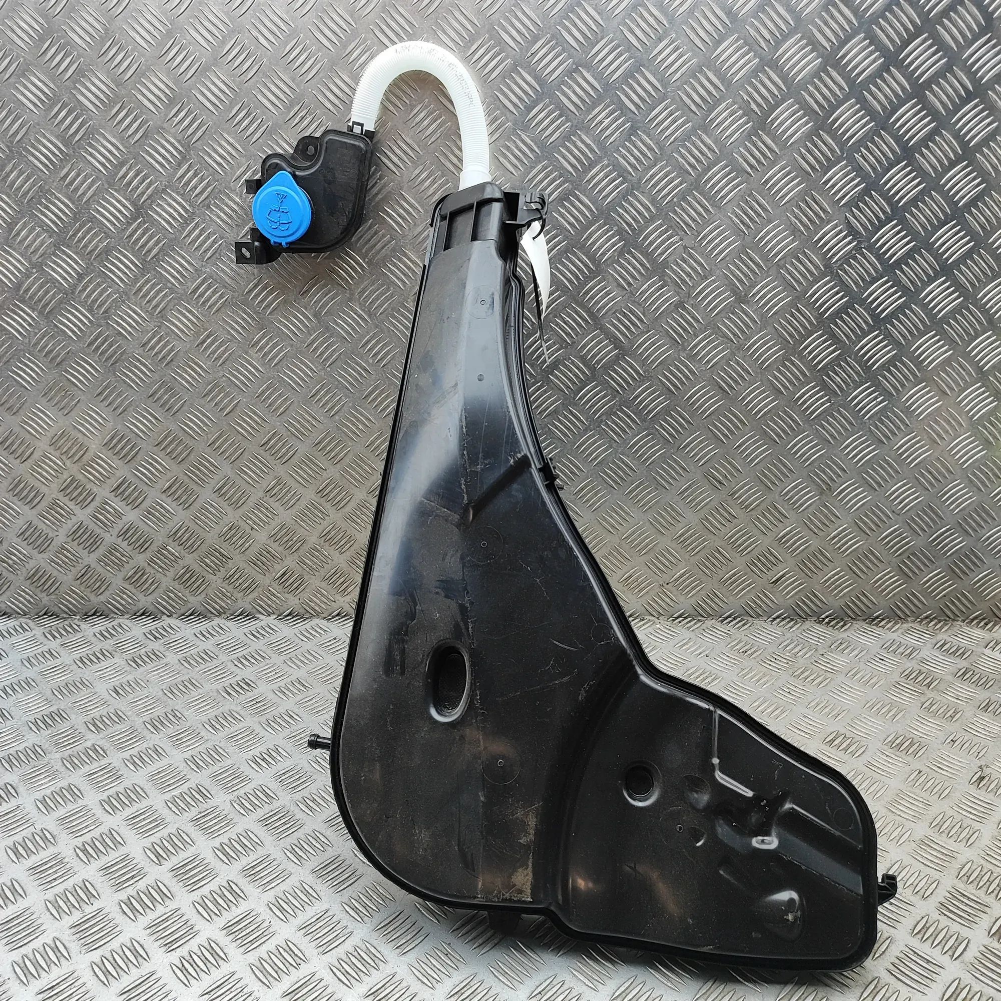 BMW X6 (G06) Window Washer Tank Window Washer Tank — BMW X6 (G06, F96) (2019-PR...