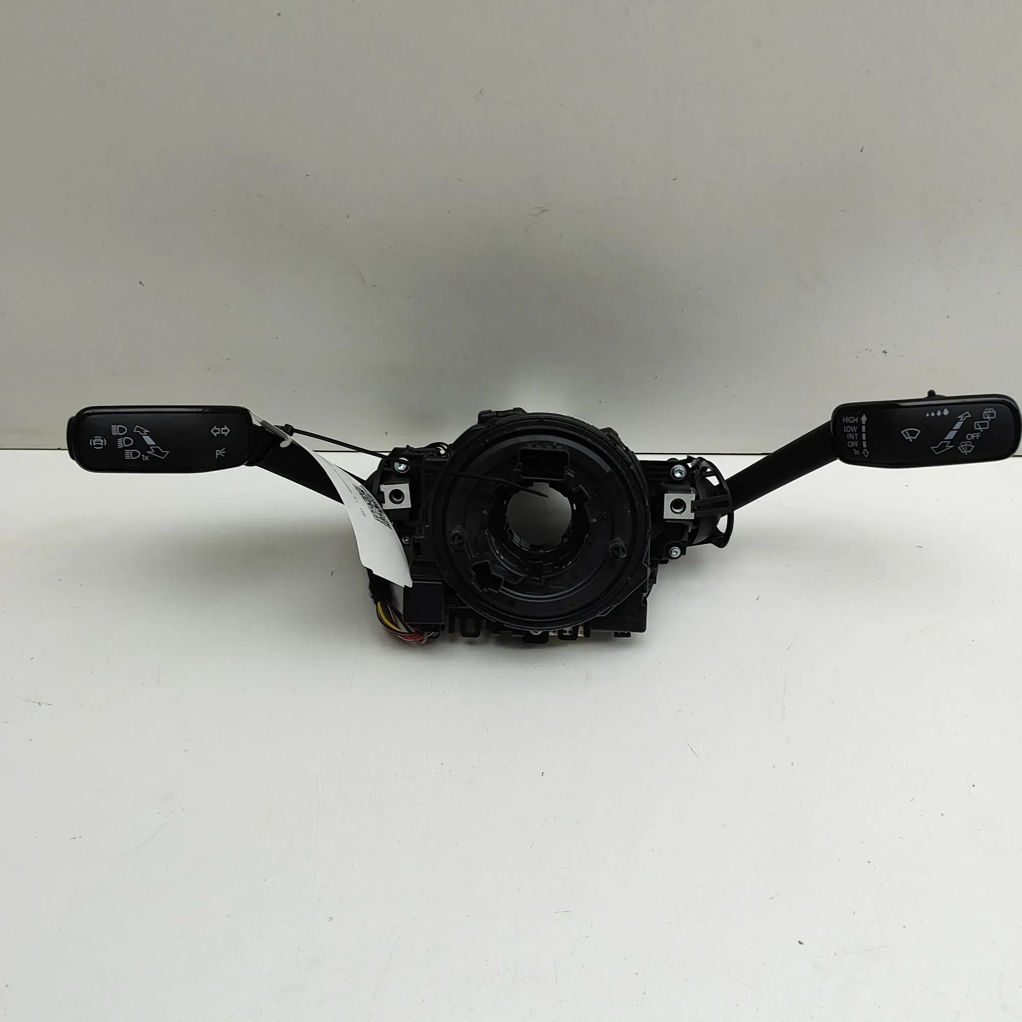Volkswagen Tiguan Indicator Wiper Stalk Switch Indicator Wiper Stalk Switch — VW TIGUAN (AD, B...