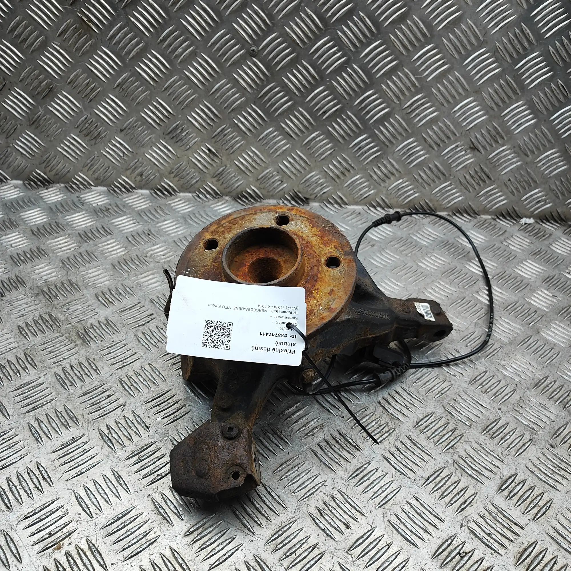 Mercedes-Benz V / Vito / EQV (W447) Front Right Wheel Hub Front Right Wheel Hub — MERCEDES BENZ VITO / V-...