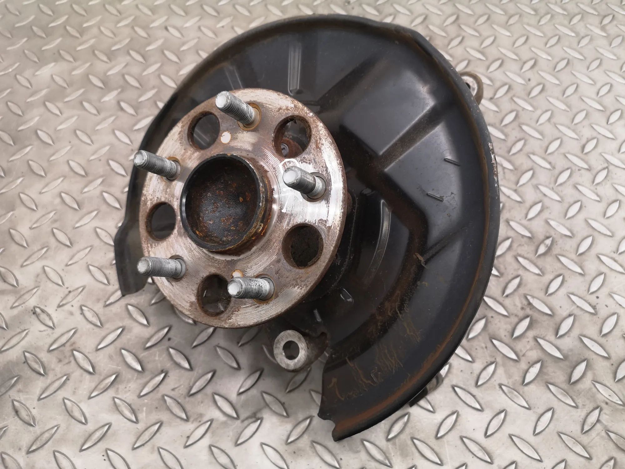 Lexus ES Rear Left Wheel Hub Spindle Rear Left Wheel Hub Spindle — LEXUS ES (XZ10) (...