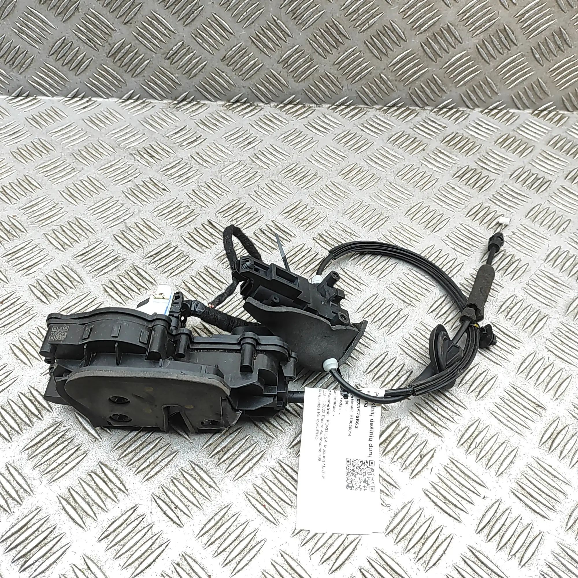 Front Right Door Lock Brand/Model: FORD USA MUSTANG
Year: 2022
Gearbo...