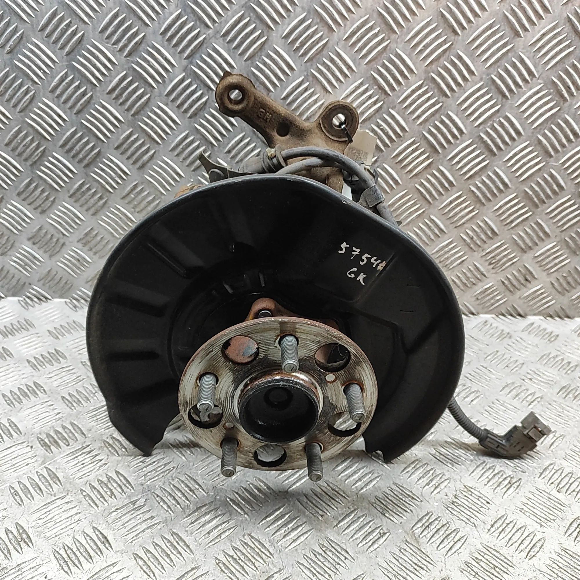 Toyota Camry Rear Left Wheel Hub Spindle Rear Left Wheel Hub Spindle — TOYOTA CAMRY (_V7...