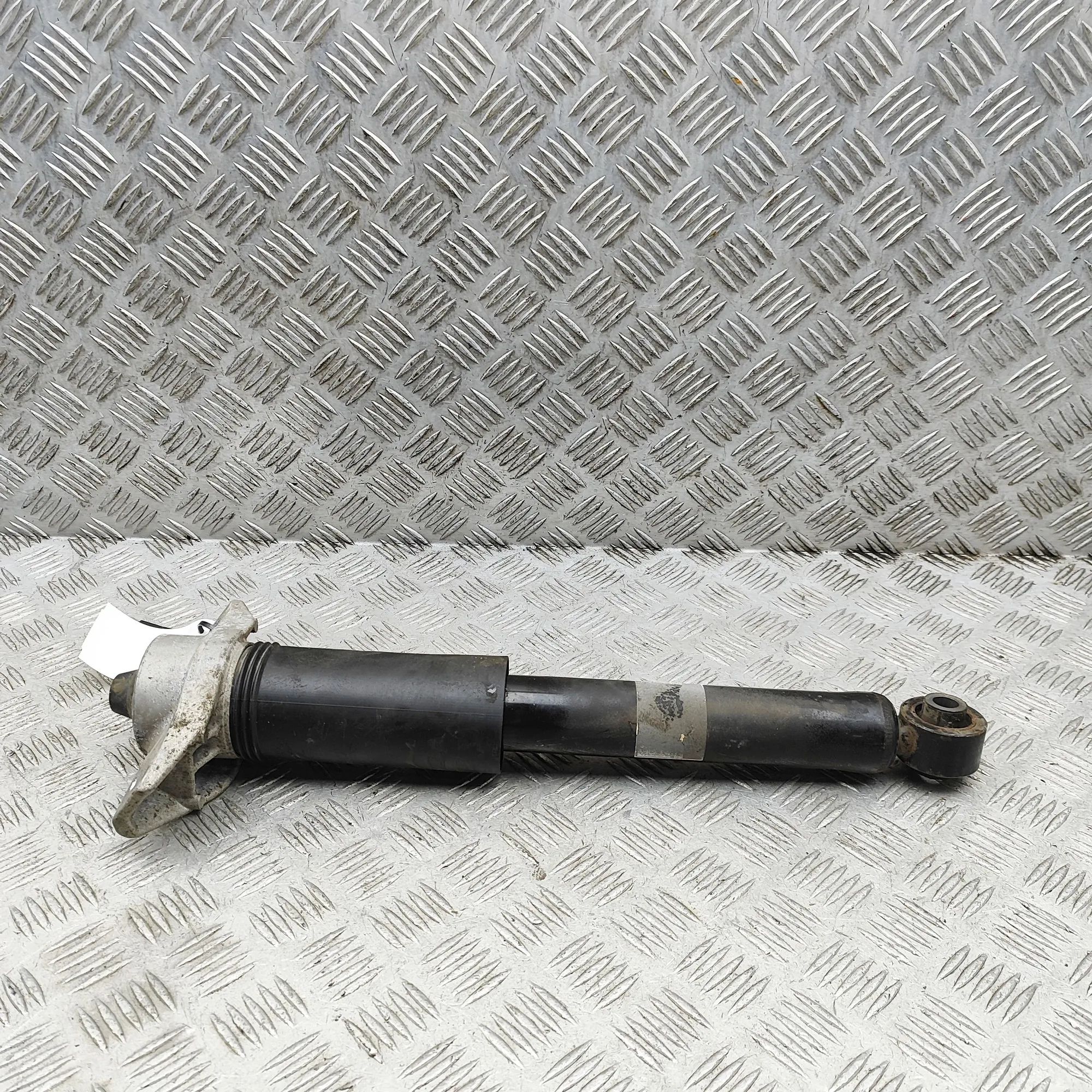 Nissan Ariya Rear Left Shock Absorber Rear Left Shock Absorber — NISSAN ARIYA (FE0) (...