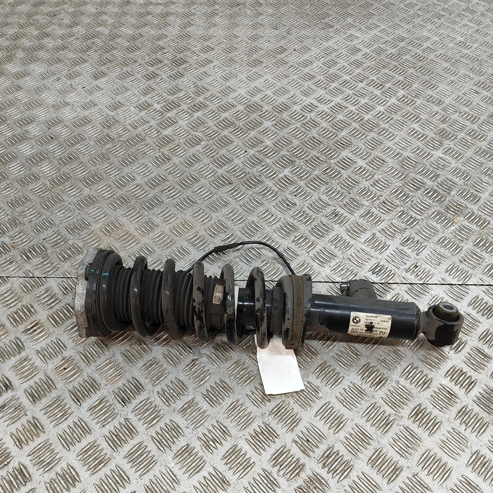 BMW X3 / iX3 (G01) Rear Left Shock Absorber Rear Left Shock Absorber — BMW IX3 (G08) (2020-...
