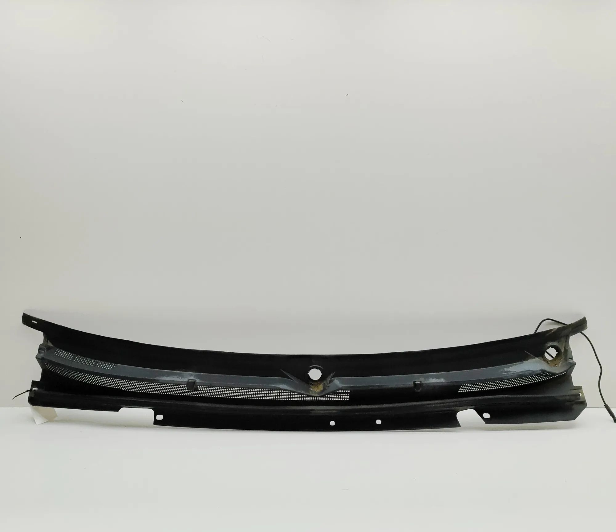 Cadillac Escalade Front Wiper Cowl Trim Front Wiper Cowl Trim — CADILLAC ESCALADE (2014...