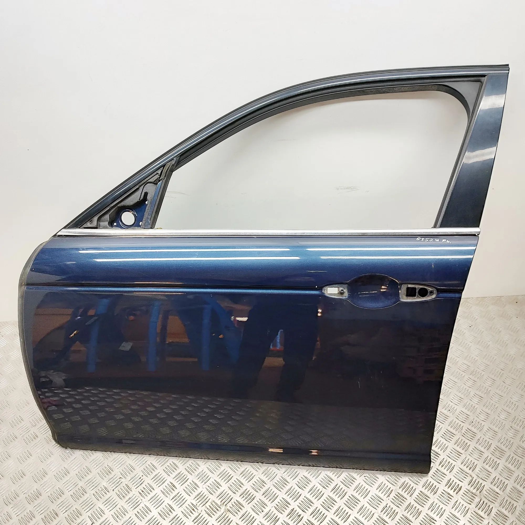 Jaguar XJ Door — front left Door — front left — JAGUAR XJ (X350, X358) (200...