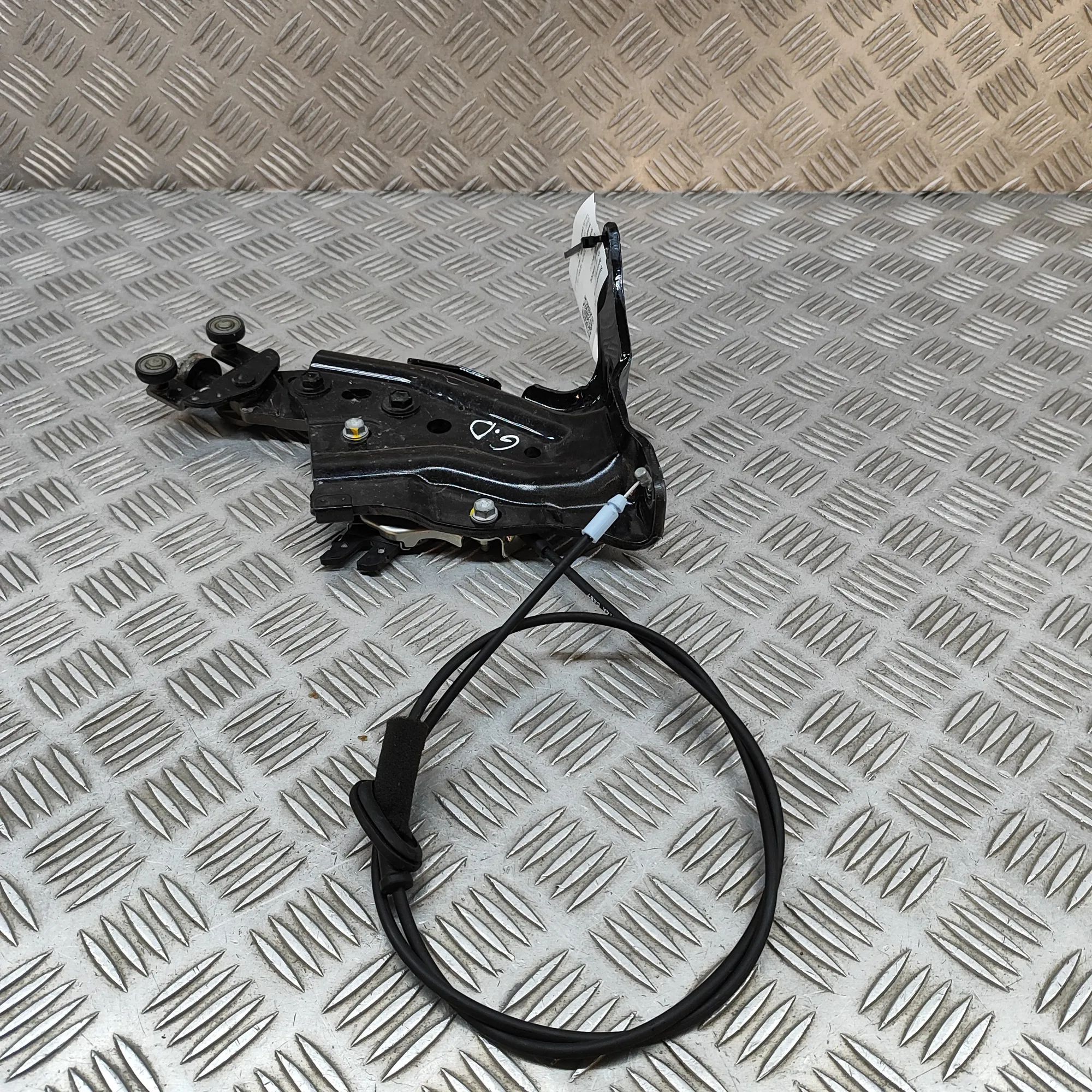 Toyota Sienna Sliding Door Rail Sliding Door Rail — TOYOTA SIENNA (_L4_) (2020-...