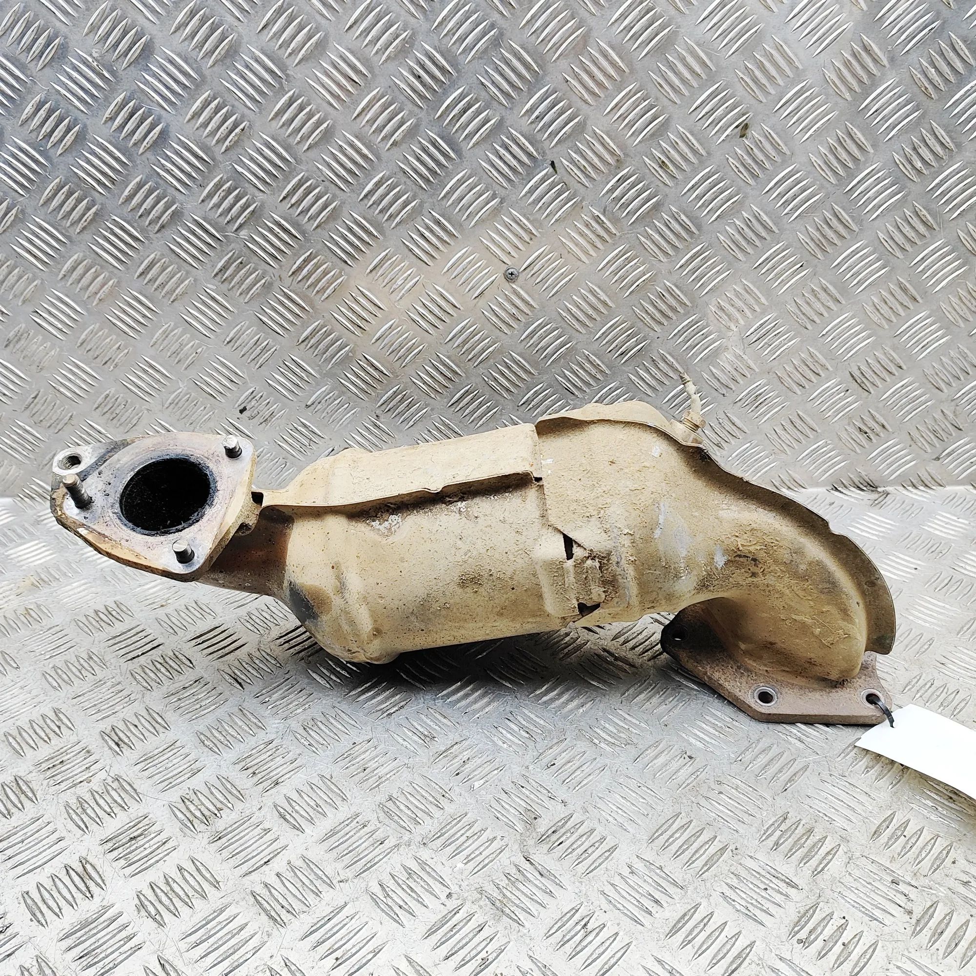 Isuzu D-Max catalytic converter Catalytic converter — ISUZU D-MAX (II TFR, TFS)...