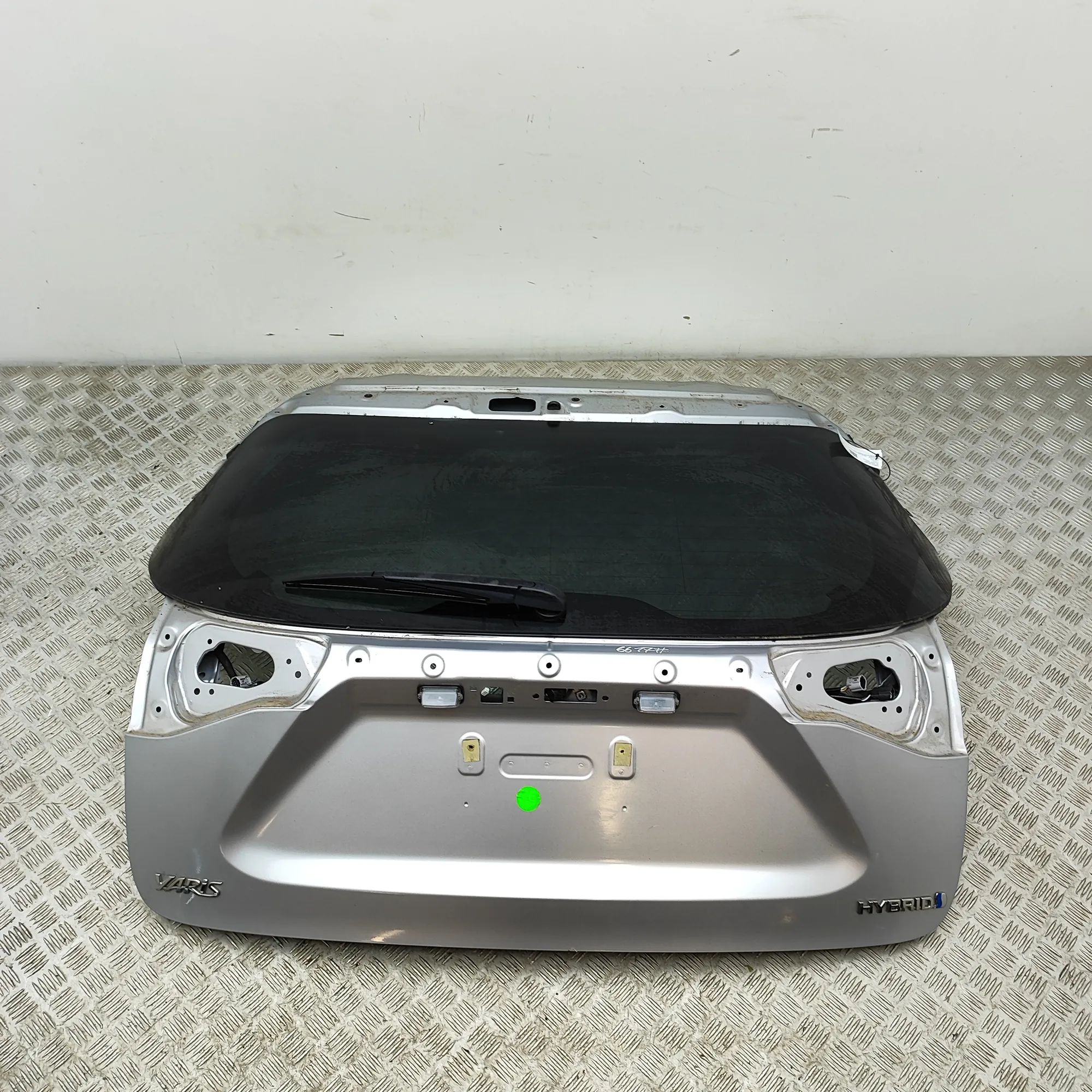 Toyota Yaris Tailgate / boot lid Tailgate / boot lid — TOYOTA YARIS (CROSS MXP_)...