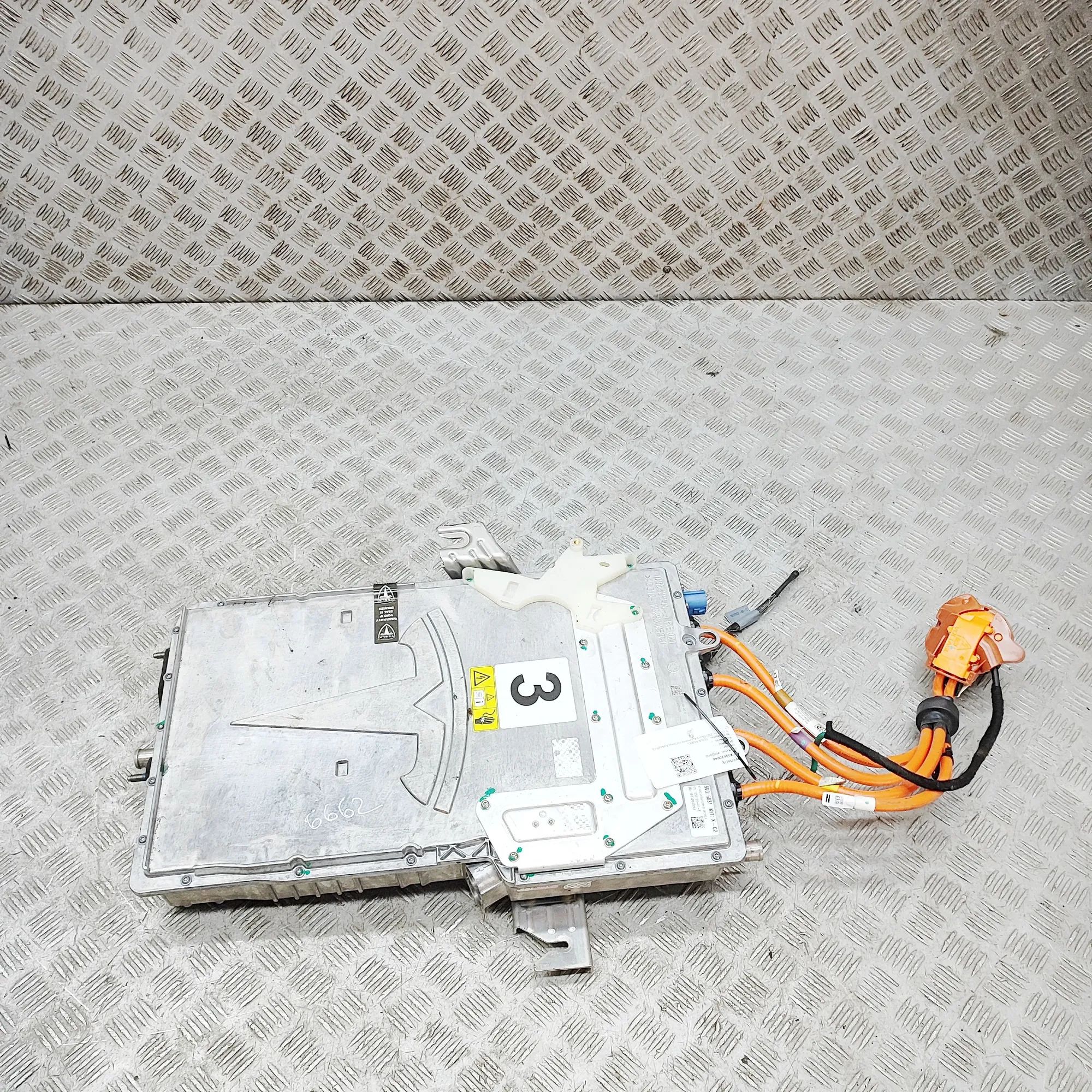 Tesla Model X Voolukonverter 12v-230v Inverter — TESLA MODEL X (2013-...) — 1055139-0...