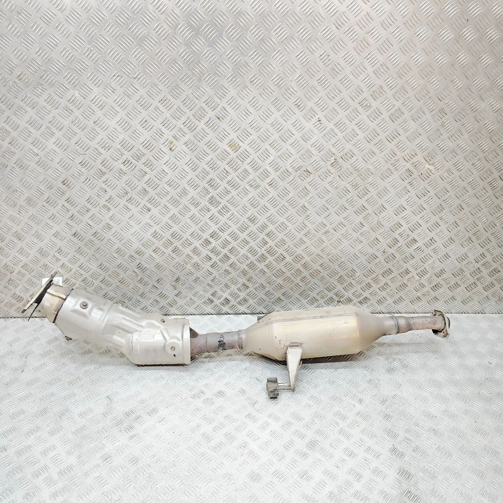 Lexus CT катализатор Catalytic converter — LEXUS CT (ZWA10_) (2010-....