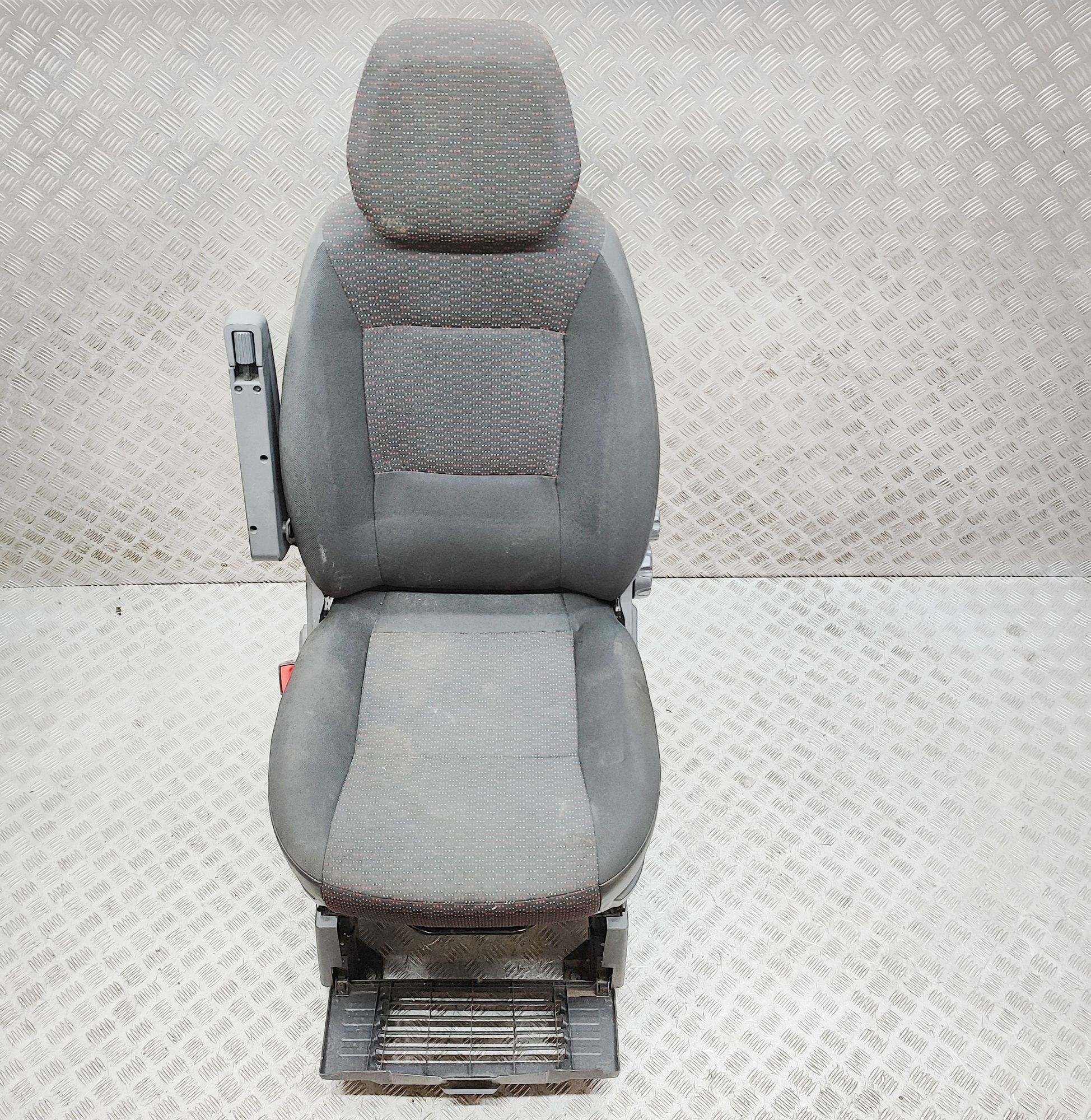 Opel Movano (C) Front Left Seat Front left seat — OPEL MOVANO (C Van U9) (2023-...