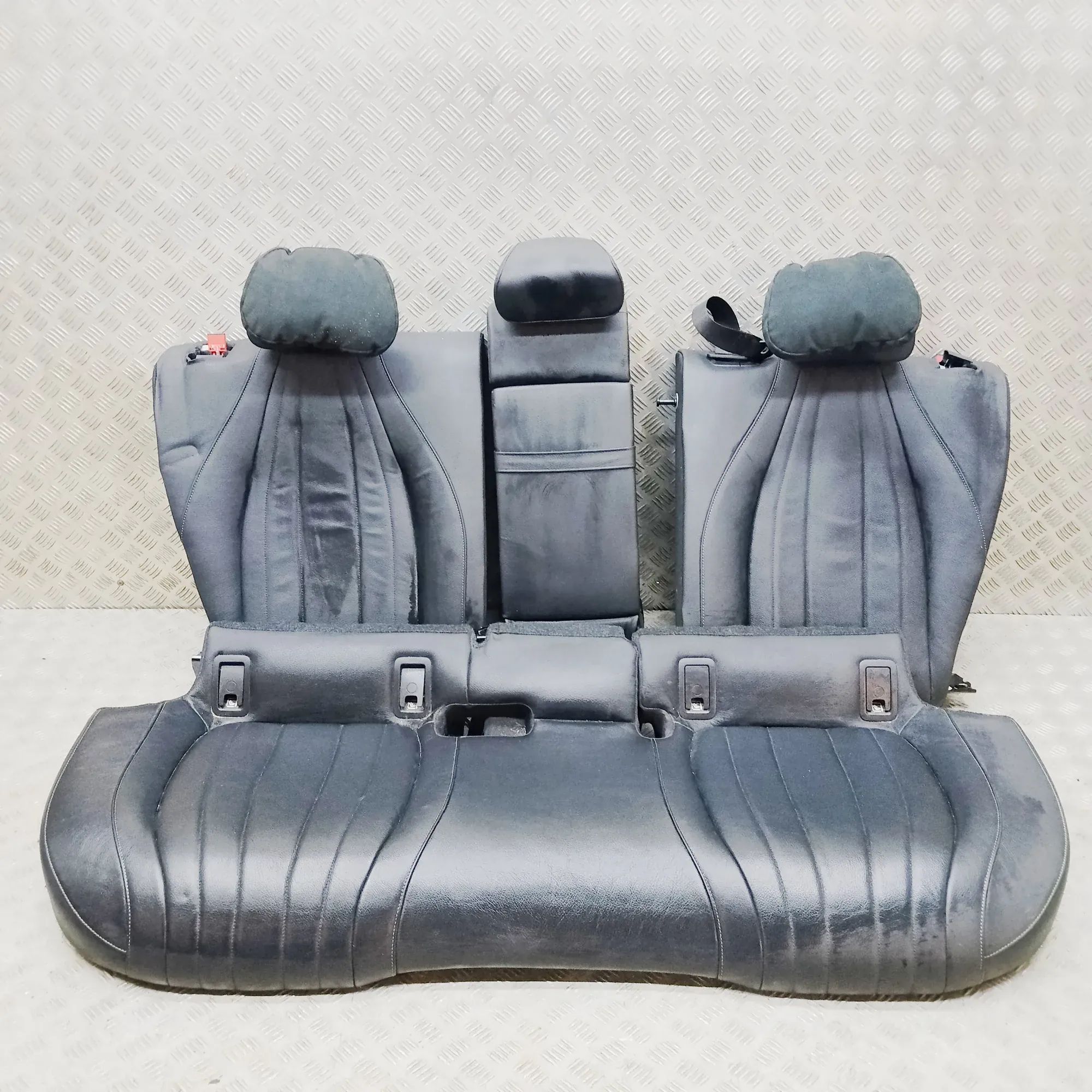 Mercedes-Benz EQS (V297 / X296) Takapenkki Rear seat — MERCEDES BENZ EQS (V297) (2021-...)...