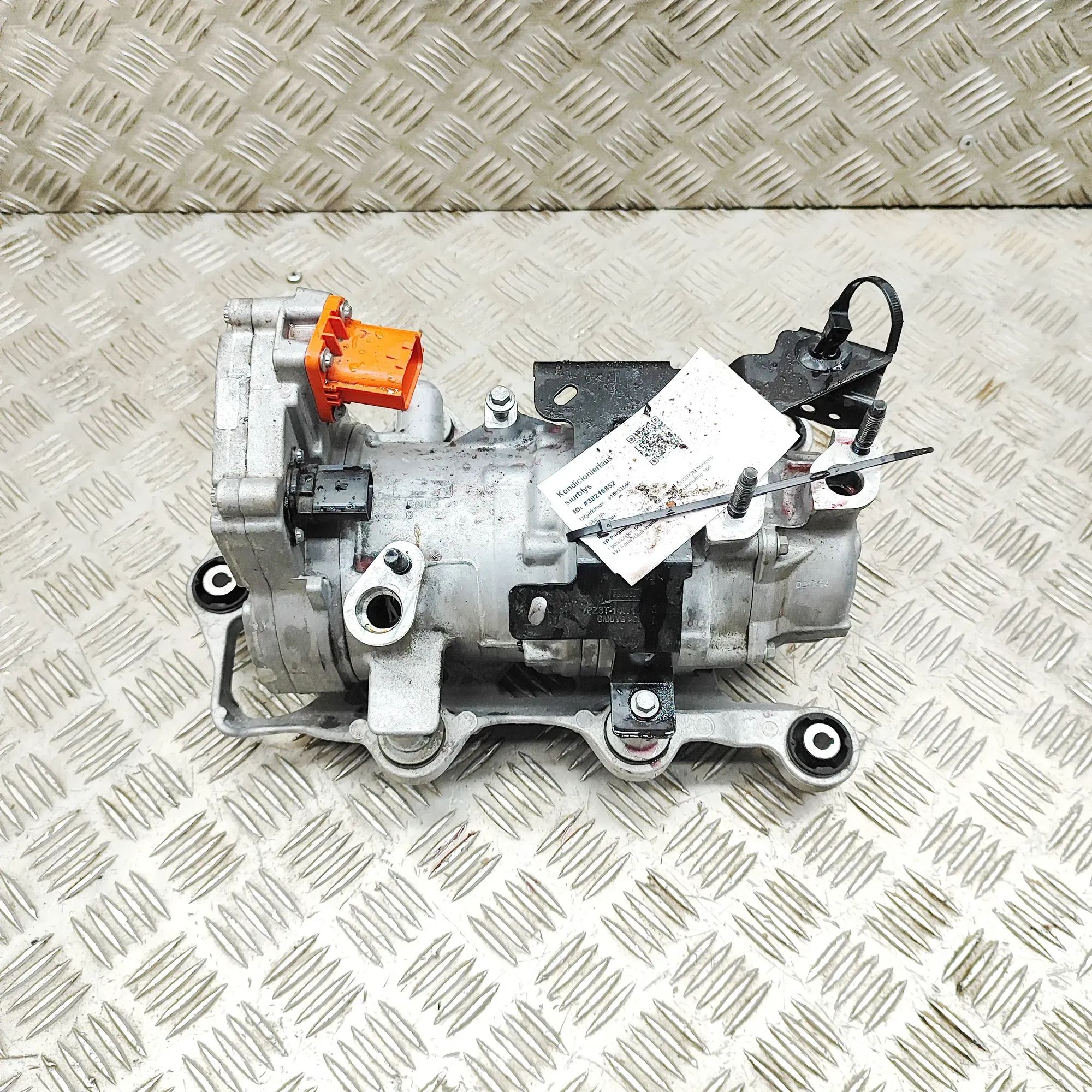 Ford Transit Connect / Tourneo Connect Air-conditioning compressor Air-conditioning compressor — FORD TOURNEO (CUS...