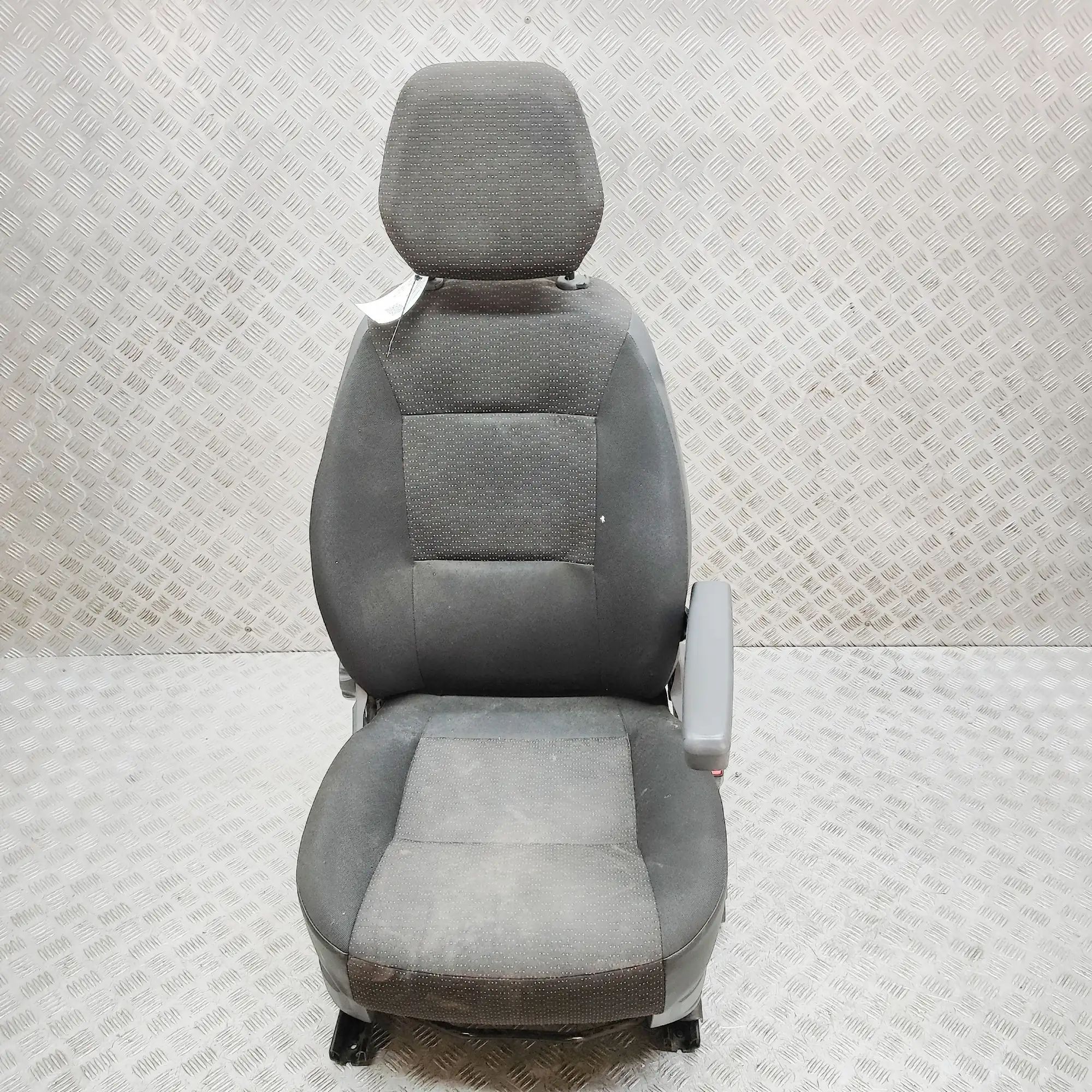 Opel Movano (C) Front Right Seat Front right seat — OPEL MOVANO (C Van U9) (2023...
