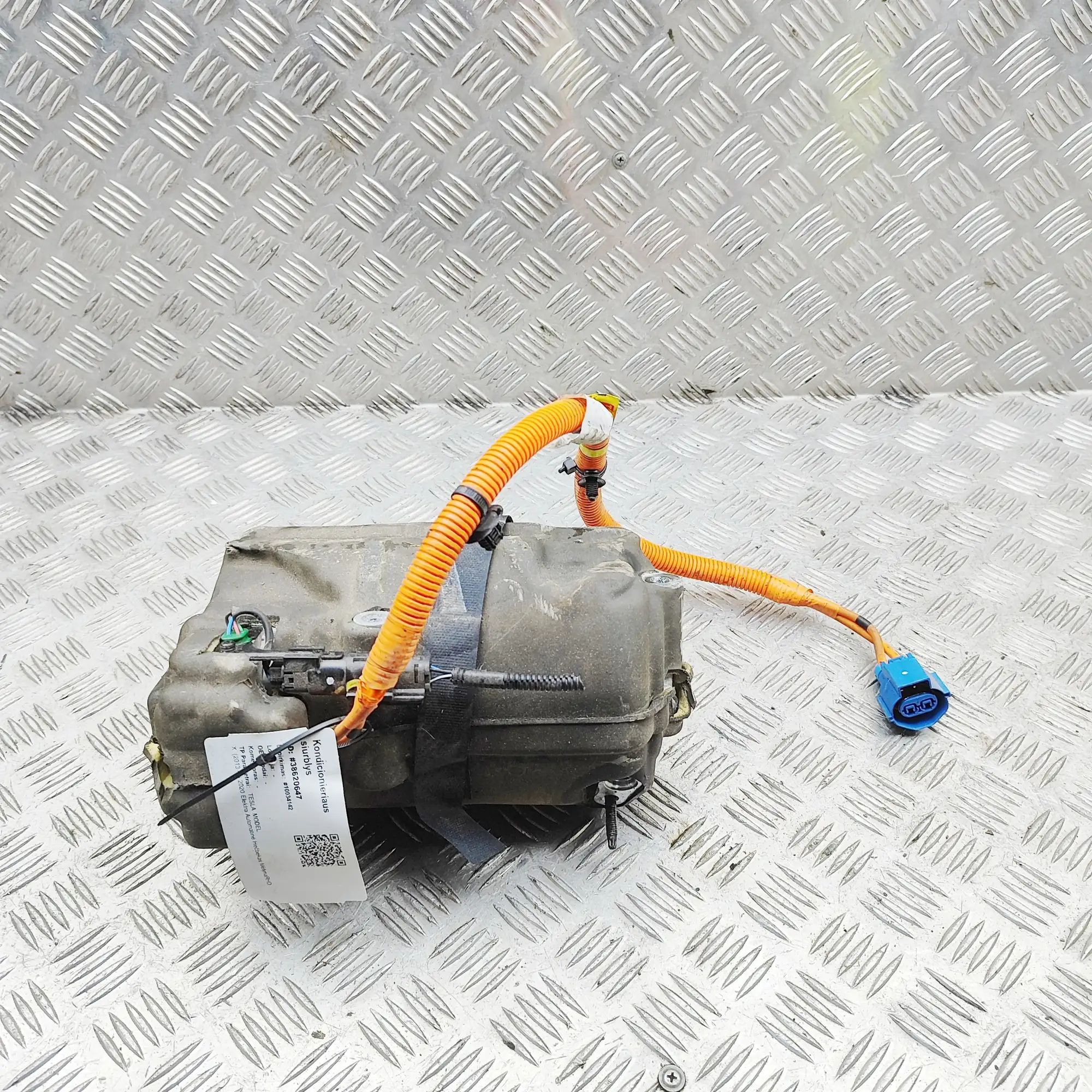 Tesla Model X Air-conditioning compressor Air-conditioning compressor — TESLA MODEL X (20...