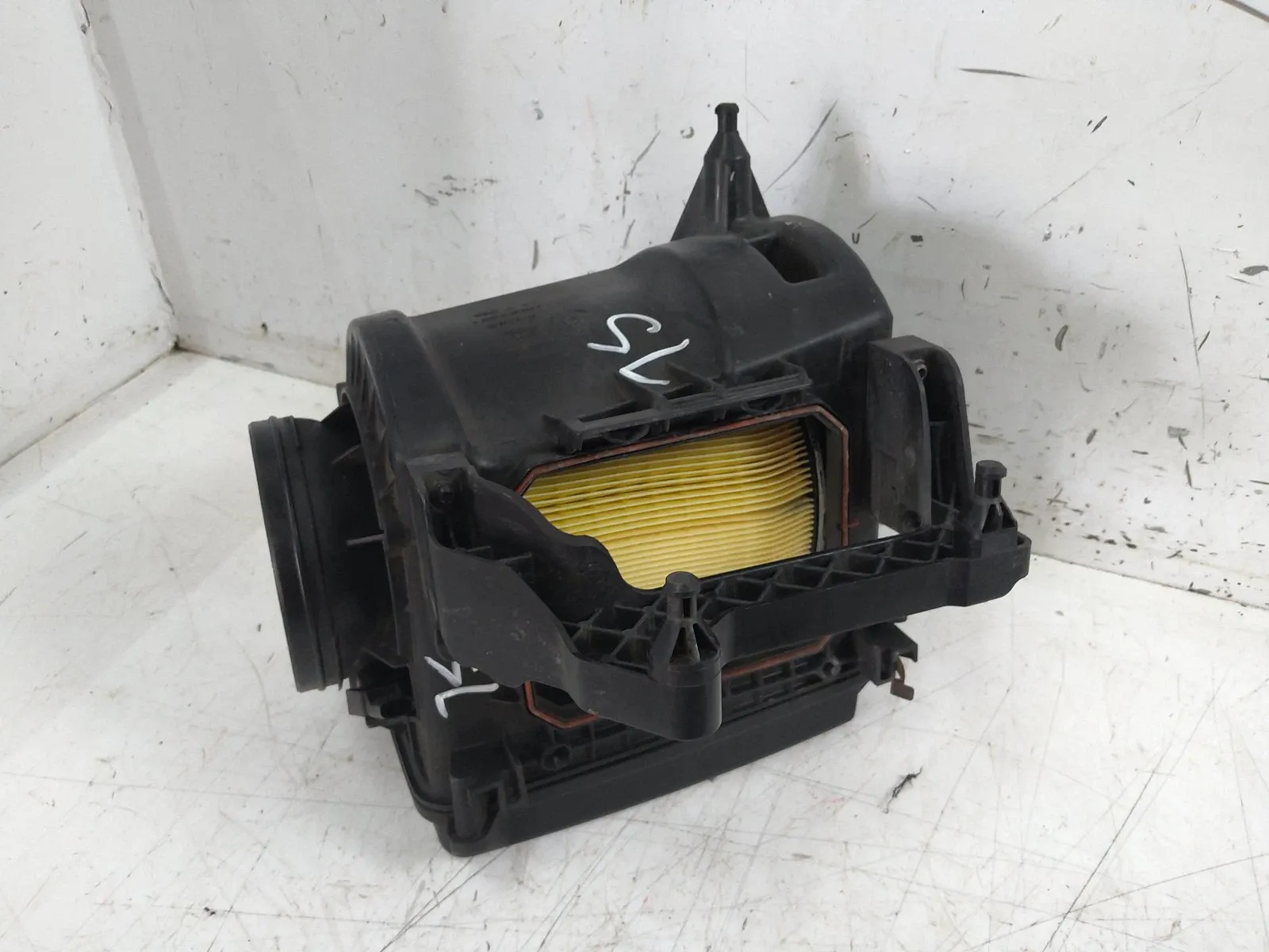 Mercedes-Benz GLA (X156) Other parts Air Filter Housing — MERCEDES-BENZ GLA (X156) (...