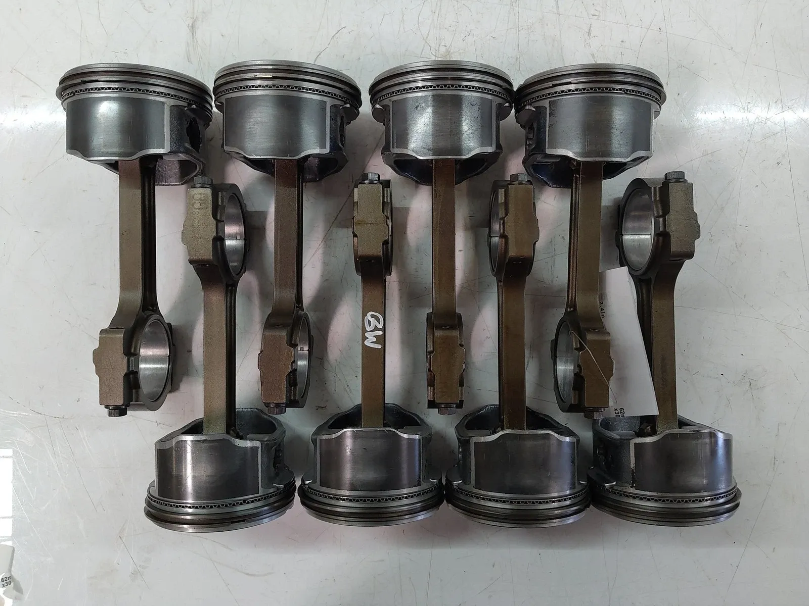 Chevrolet Avalanche Engine parts 8 × Piston with connecting rod — CHEVROLET AVAL...