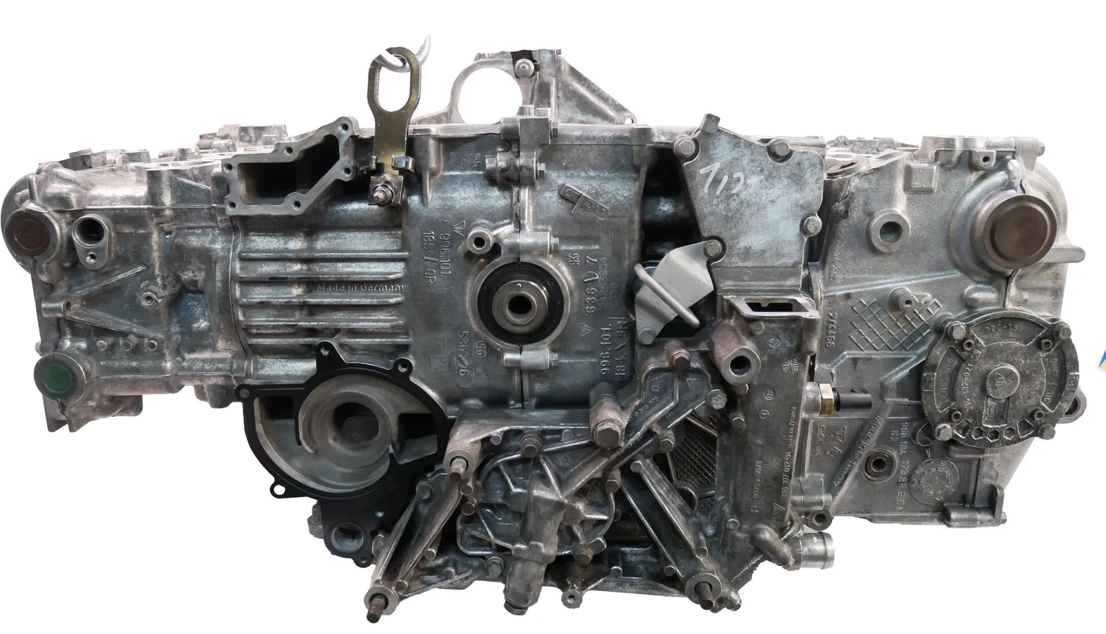 Porsche 911 (996) Engine Engine — PORSCHE 911 (996) (1997-2005) — 996100...