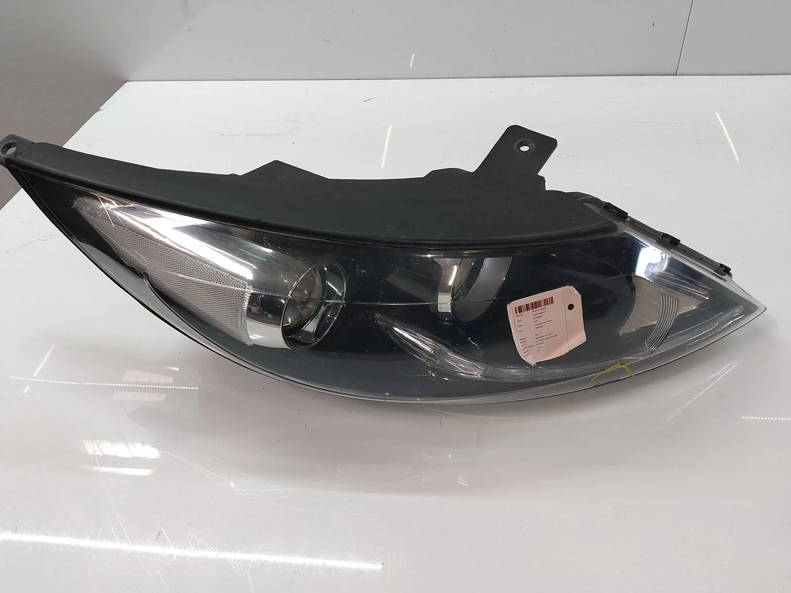 Kia Sportage esituled Left headlight — KIA SPORTAGE III (SL) (2010-20...