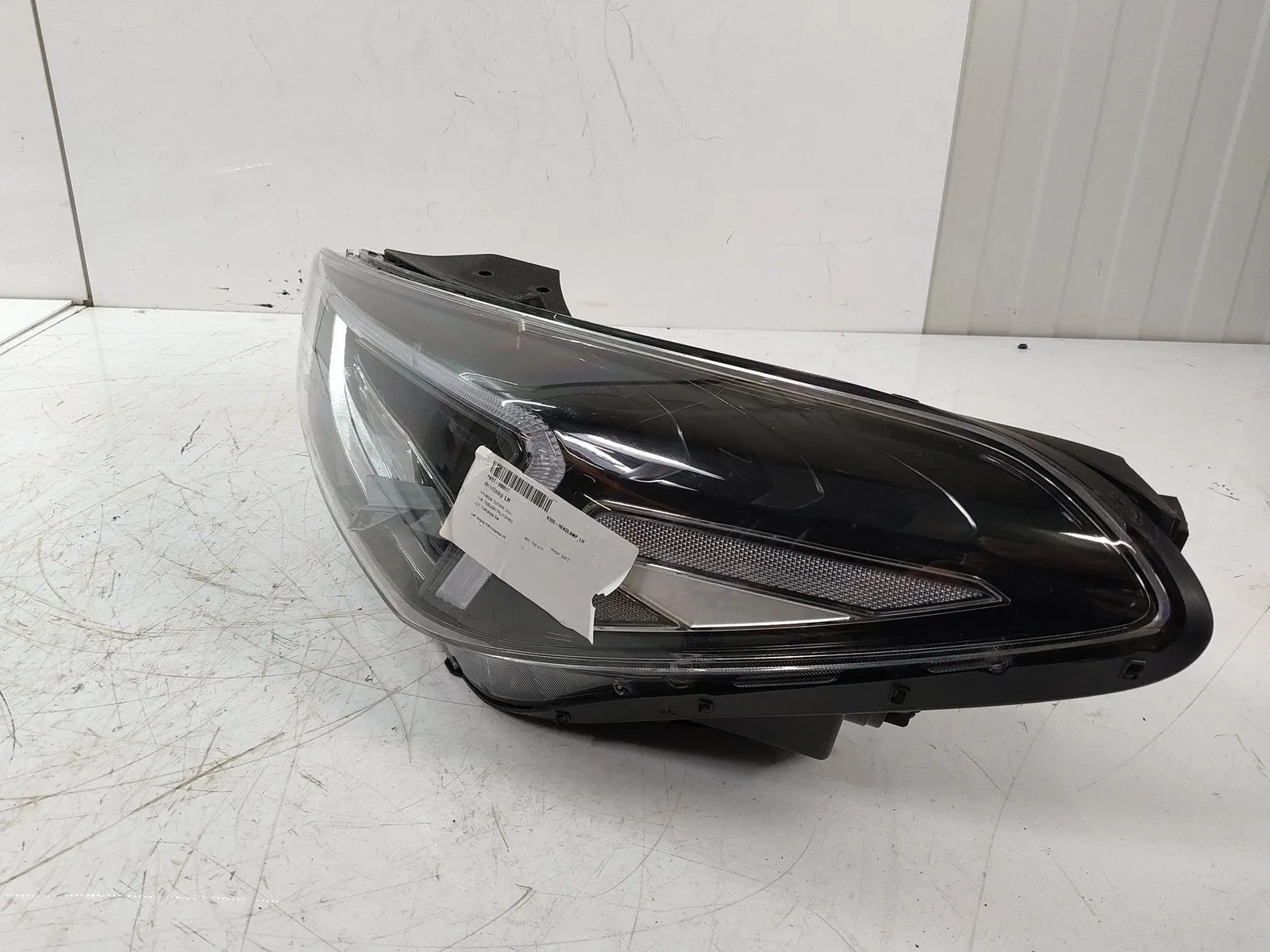 Hyundai Tucson esituled Left headlight — HYUNDAI TUCSON / IX35 III (TL)...