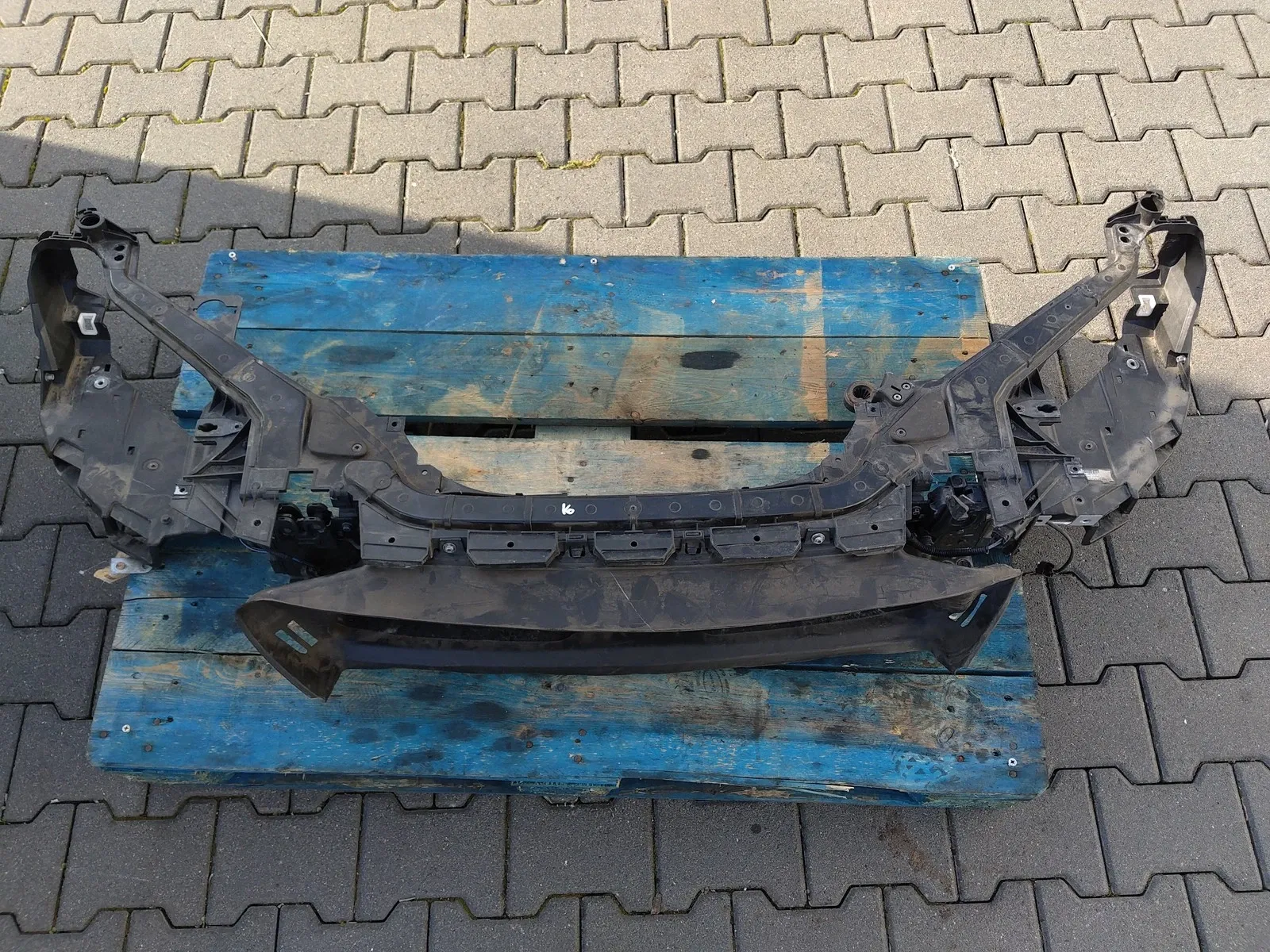 Volvo V40 Doors Door lock — VOLVO V40 (2012-2019) — 31516490AA
...